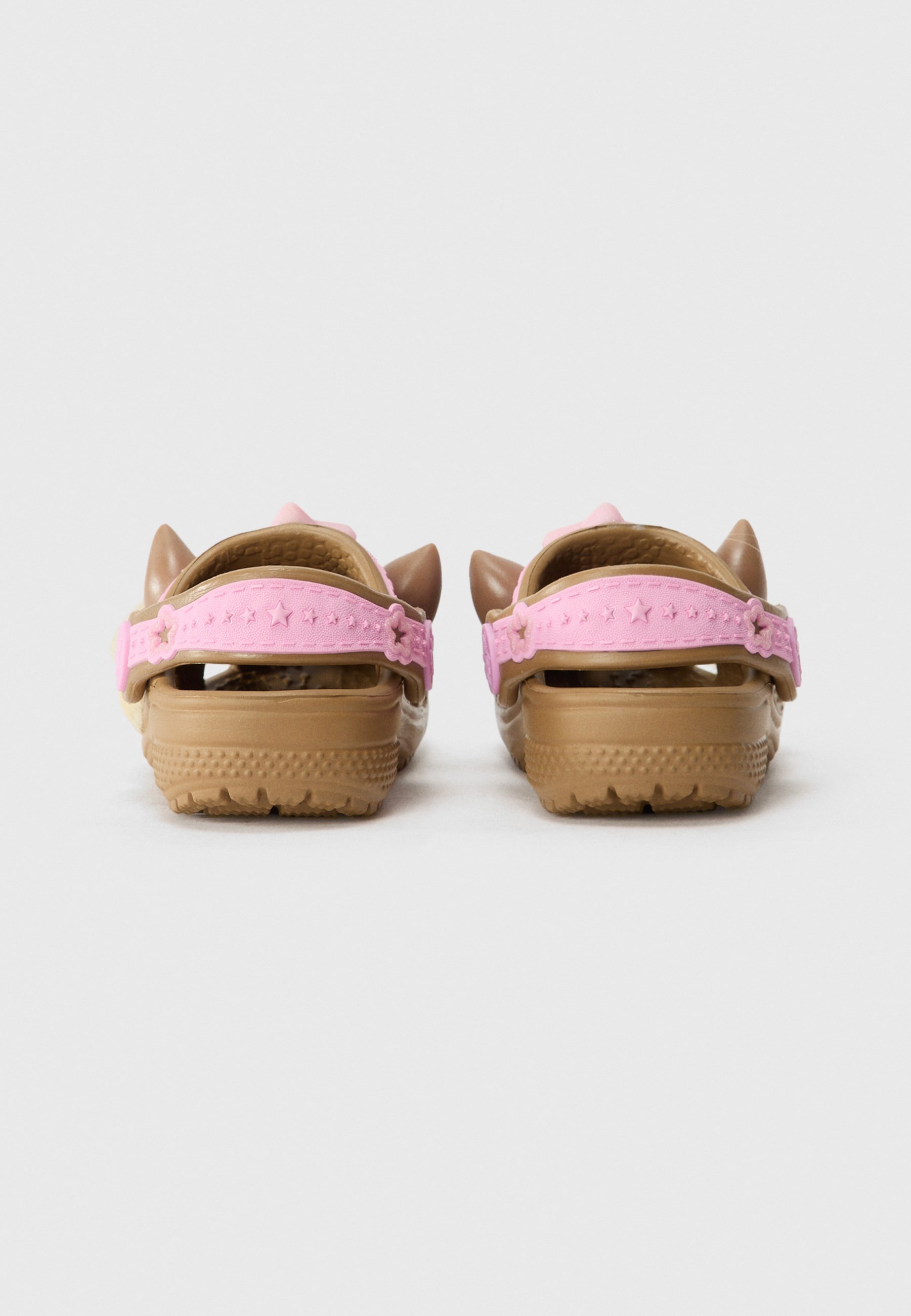 Crocs CLASSIC IAM HORSE - Klompen - melkchocolade