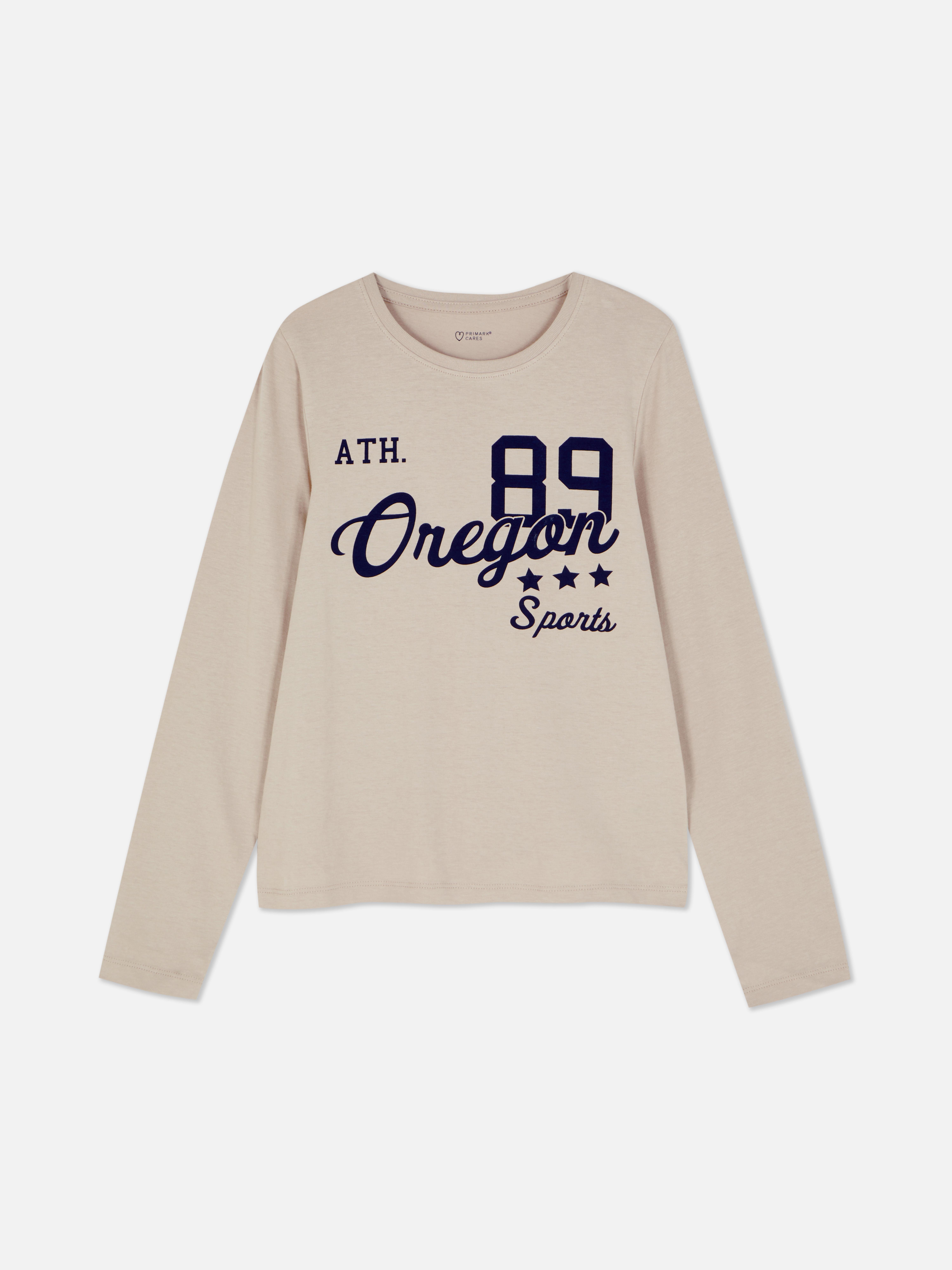 Langärmeliges T-Shirt mit Aufdruck Ein langärmeliges T-Shirt mit einem Aufdruck auf der Vorderseite