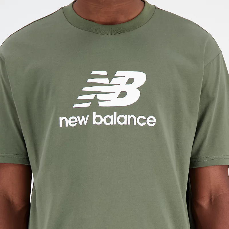 Męska koszulka z krótkim rękawem Essentials Stacked Logo z bawełny – GŁĘBOKA OLIWKOWA ZIELEŃ