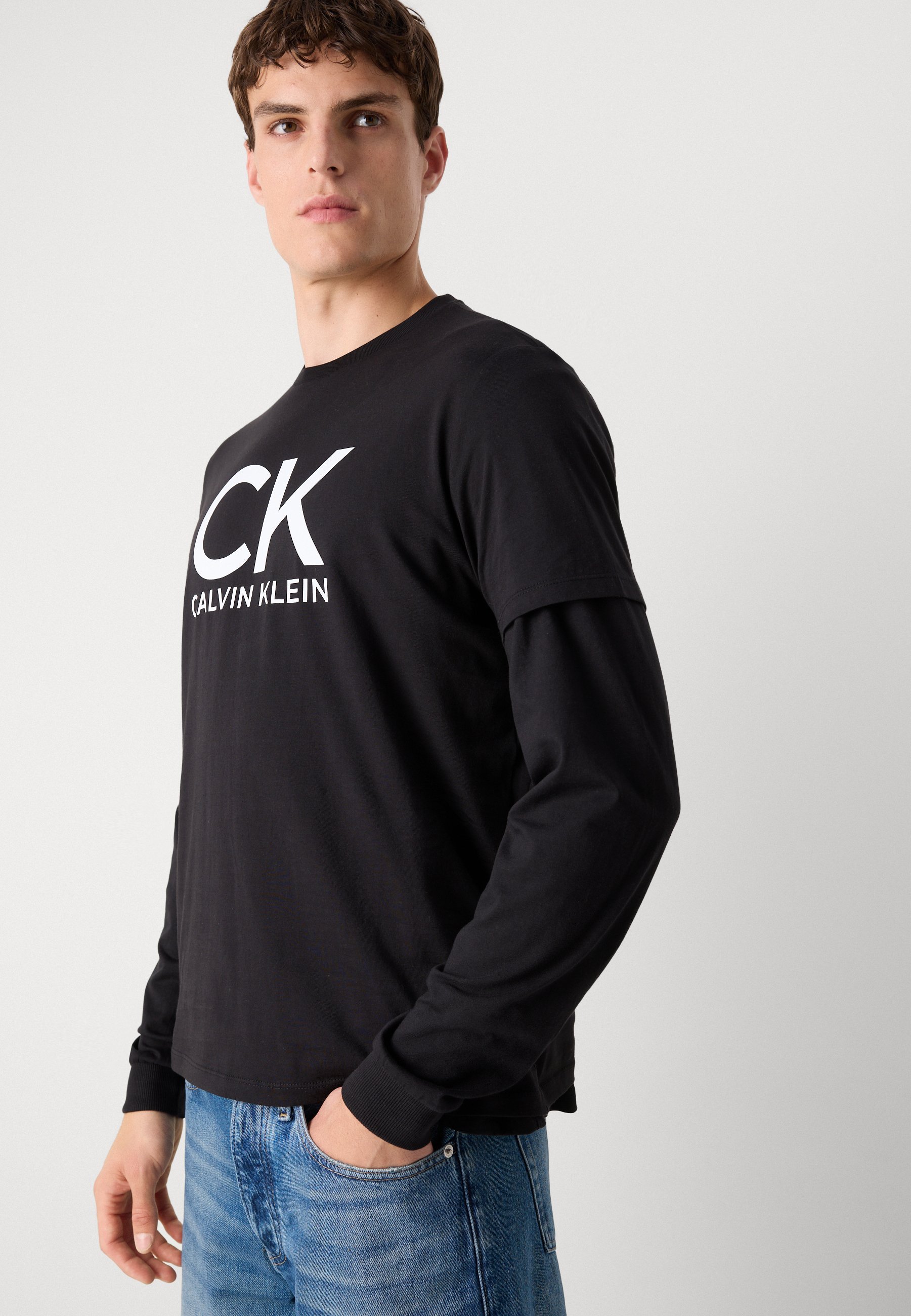 Calvin Klein Jeans Grafik-T-Shirt – Bedrucktes T-Shirt – Schwarz