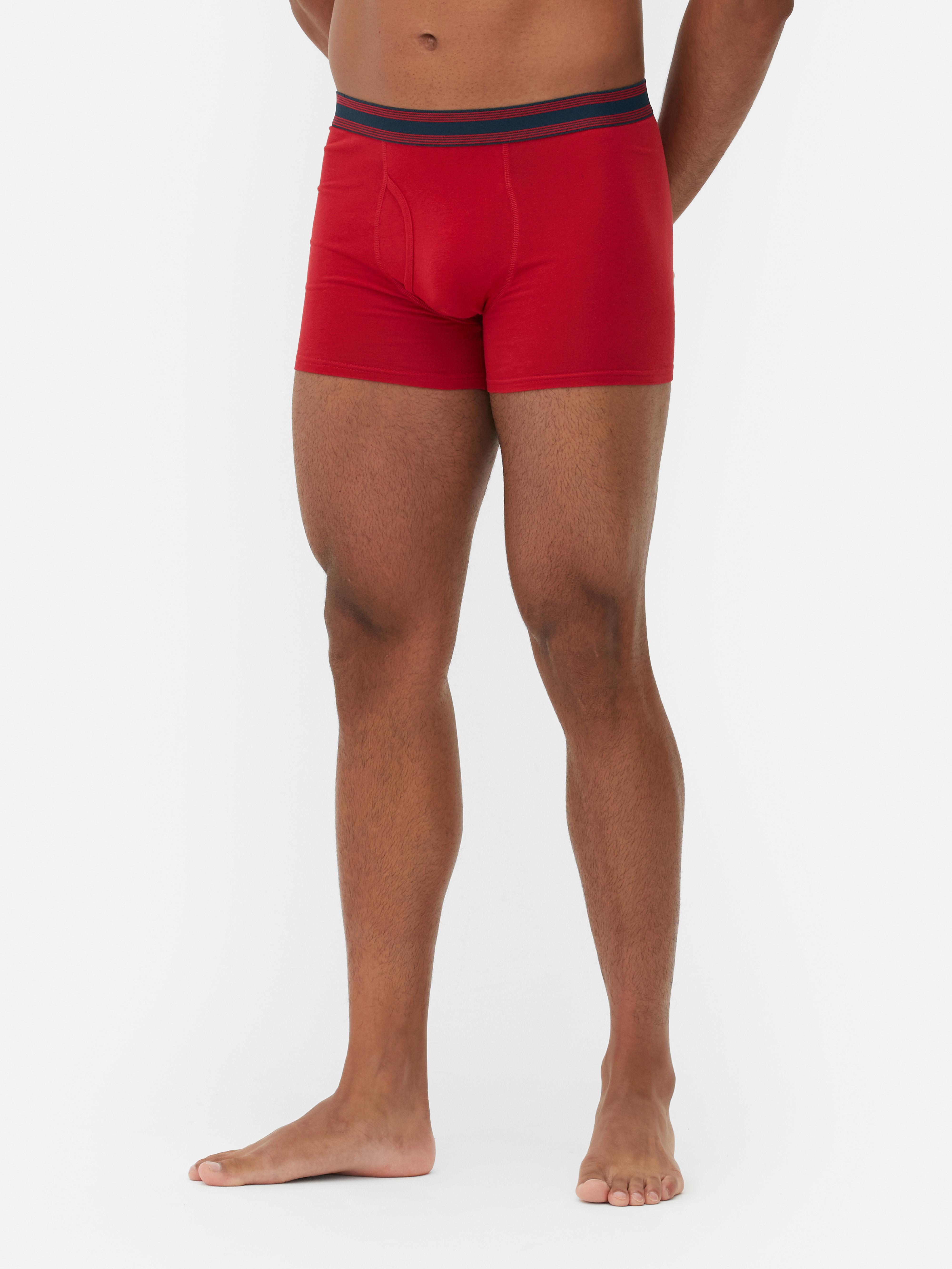 Verschiedene Boxershorts, 3er-Set. Eine Mehrfachpackung Boxershorts aus Baumwollmischgewebe in drei Farbkombinationen.