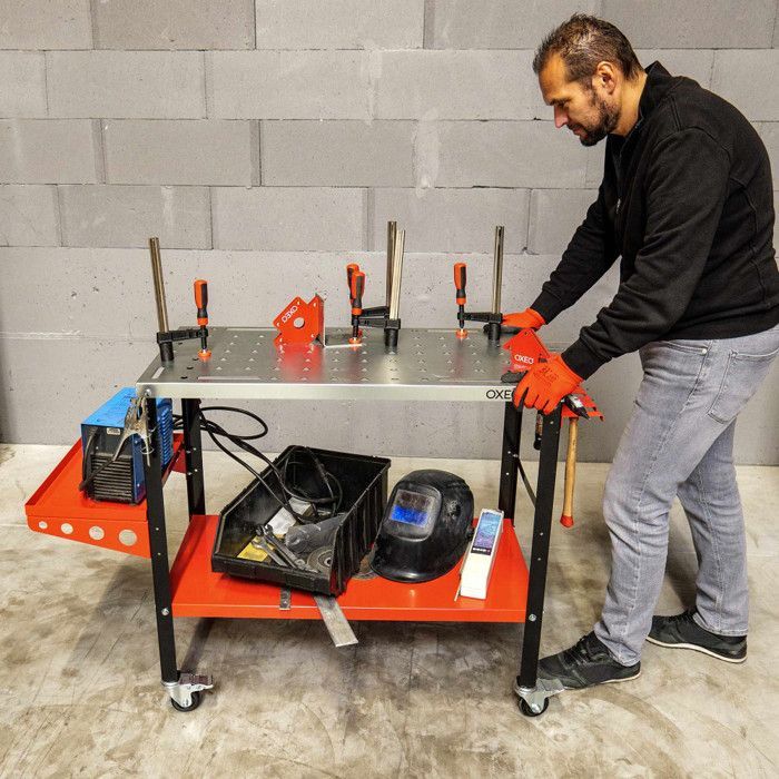 Mesa de soldadura rodante - Superficie perforada de 91x46 cm - 2 abrazaderas, 2 imanes - Capacidad de carga de la mesa de soldadura: 300 kg