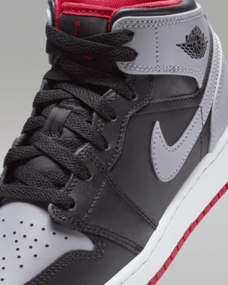 Air Jordan 1 Mid Older Kids' Shoes