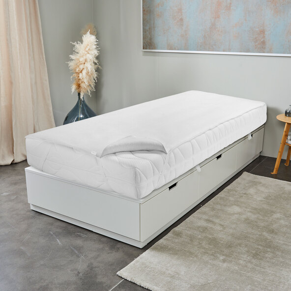 Waterproof mattress protector, 140 x 200 cm