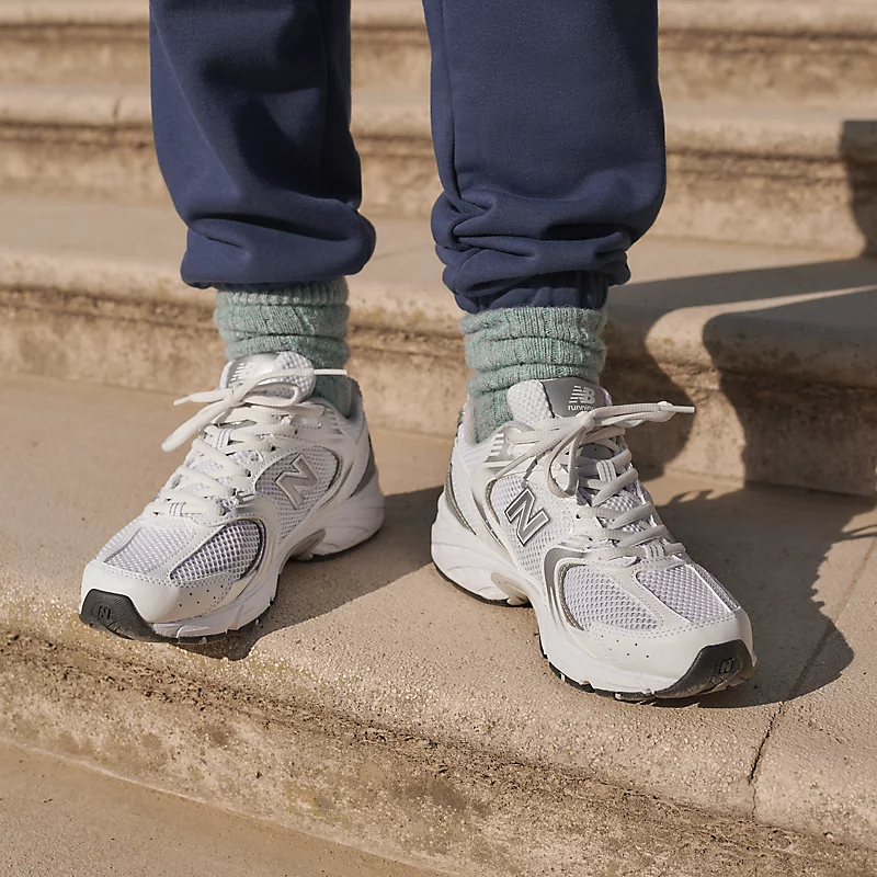 Unisex 530 - NB Alb cu Argintiu Metalizat
