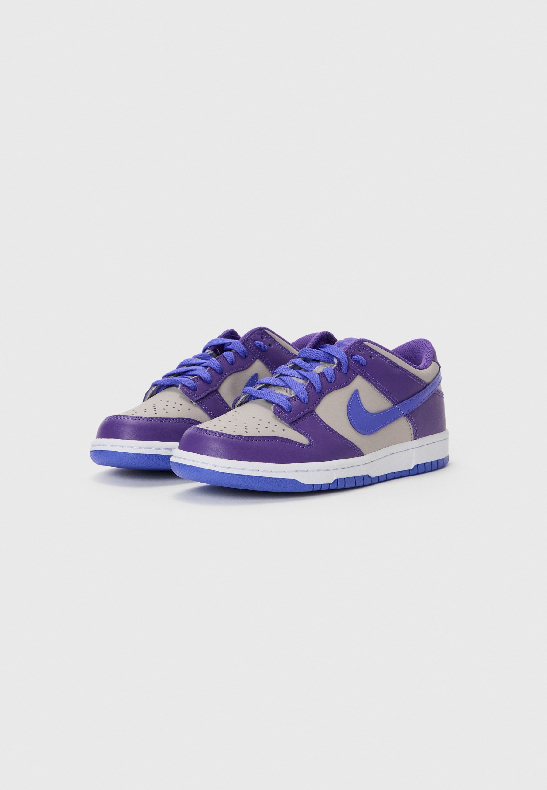 Nike Sportswear DUNK LOW UNISEX - Sneakers - collegegrijs/Perzisch violet/wilddruif/wit