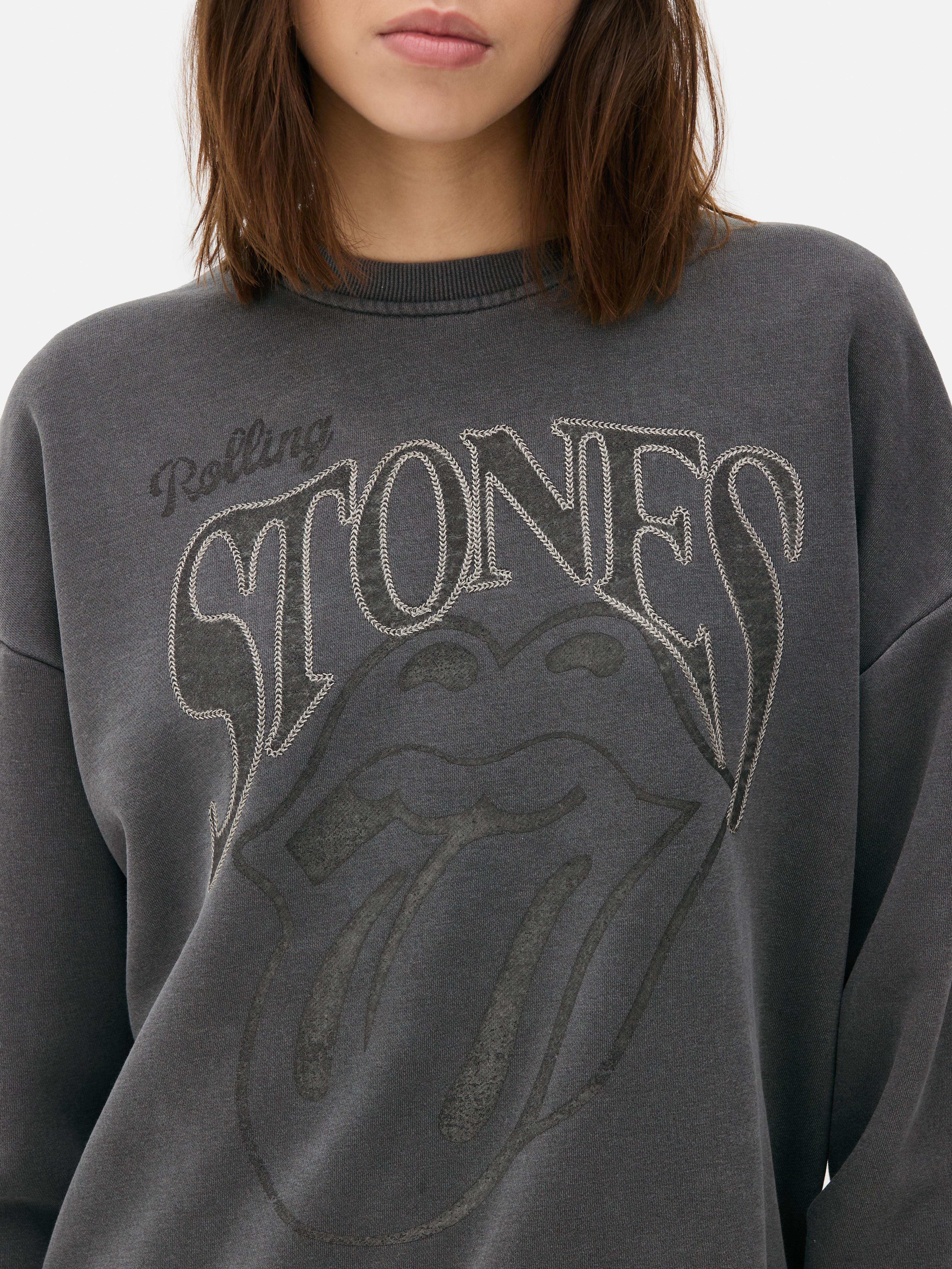 Hanorac cu imprimeu The Rolling Stones. Un hanorac cu aspect uzat, cu umeri căzuți, manșete cu nervuri și imprimeu cu o trupă pe partea din față.