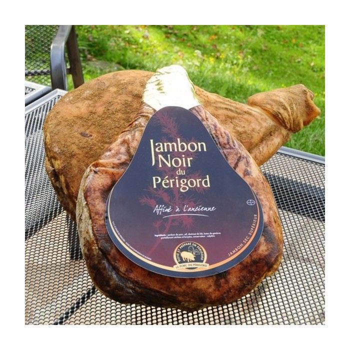 Jambon Entier désossé Noir du Périgord aux Baies de Genièvre 5kg environ (+/-0.5kg)
