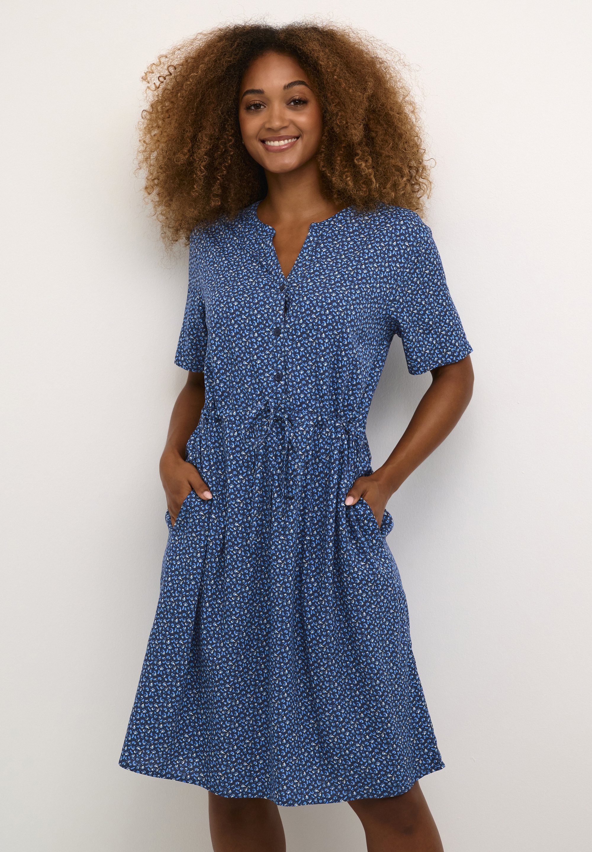 Crèmekleurige FERINA ZALLY FIT - Dagjurk - dierenhuidblauw