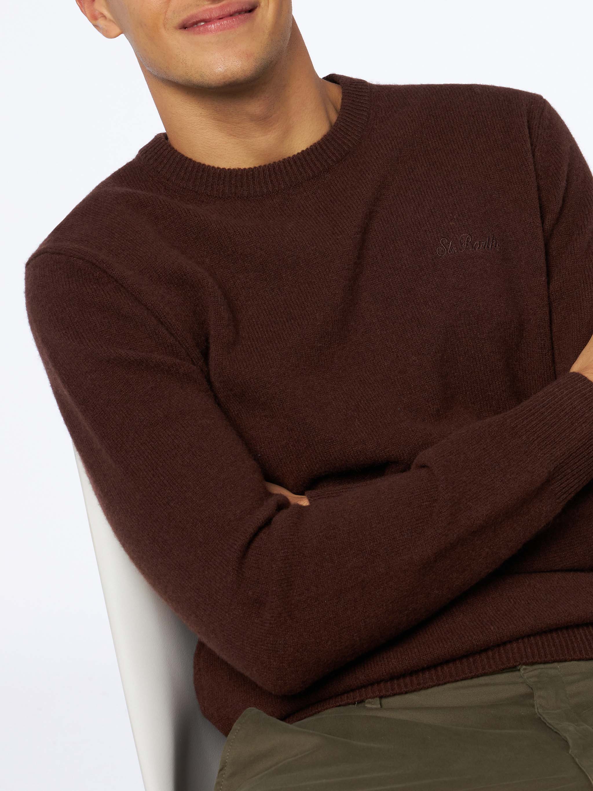 Maglione da uomo girocollo marrone con ricamo St. Barth
