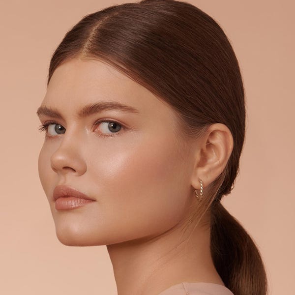 Allt täckt concealer under ögonen