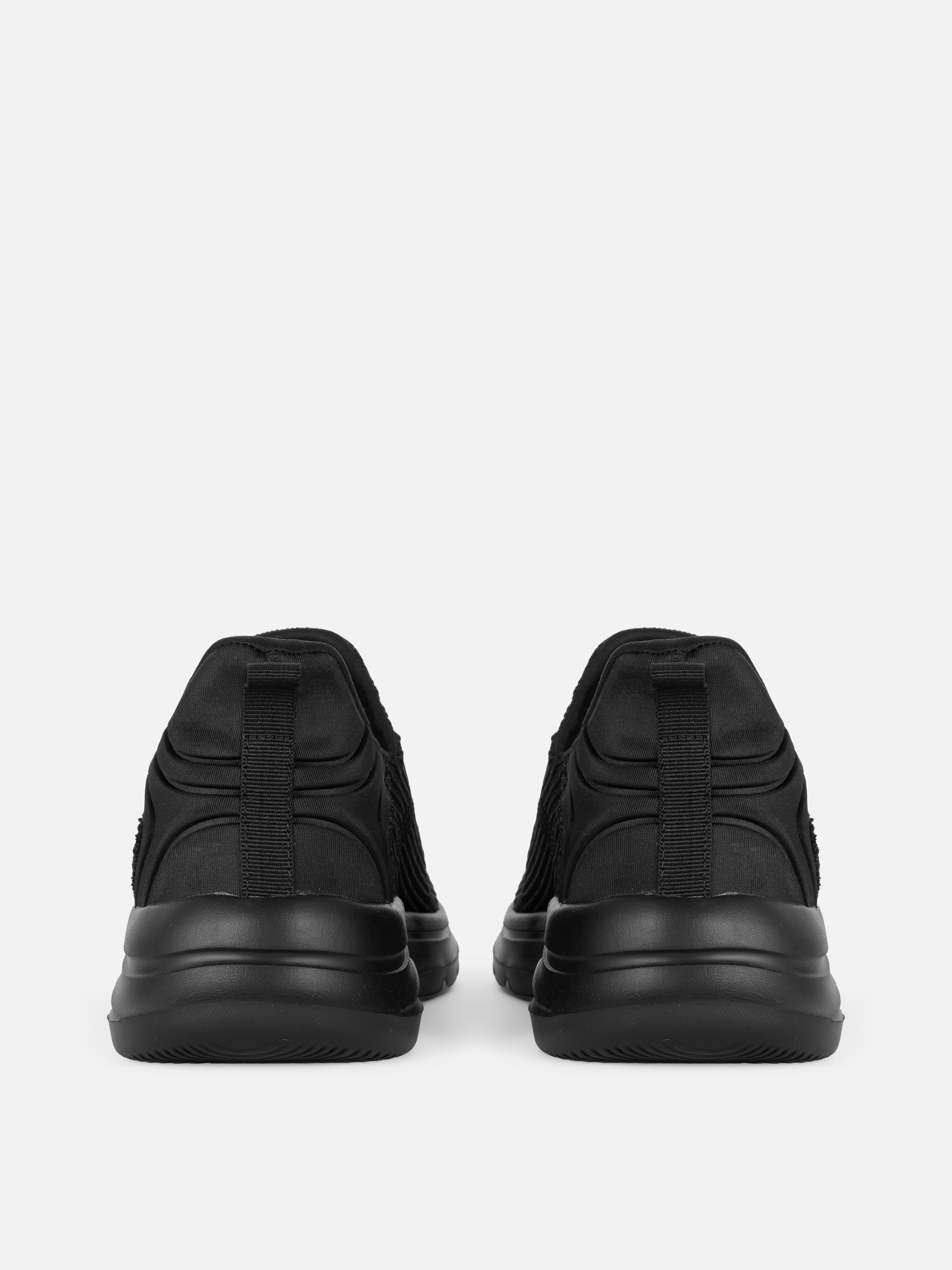 Teniși slip-on din plasă Teniși slip-on cu talpă robustă și bucle pentru călcâi