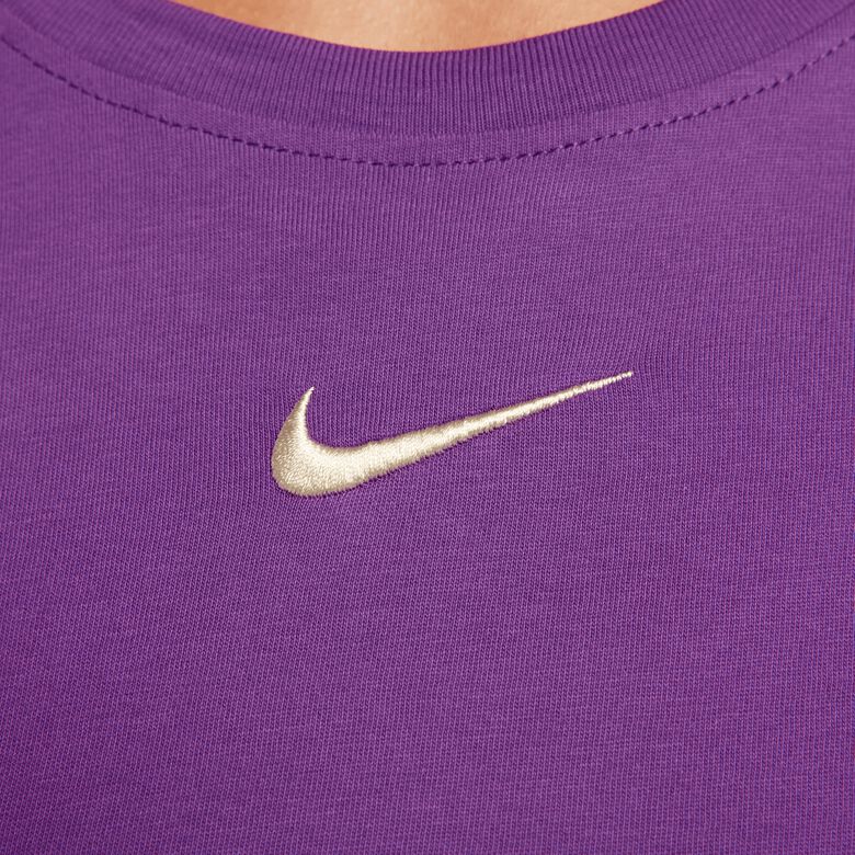 Camiseta corta de tendencia deportiva