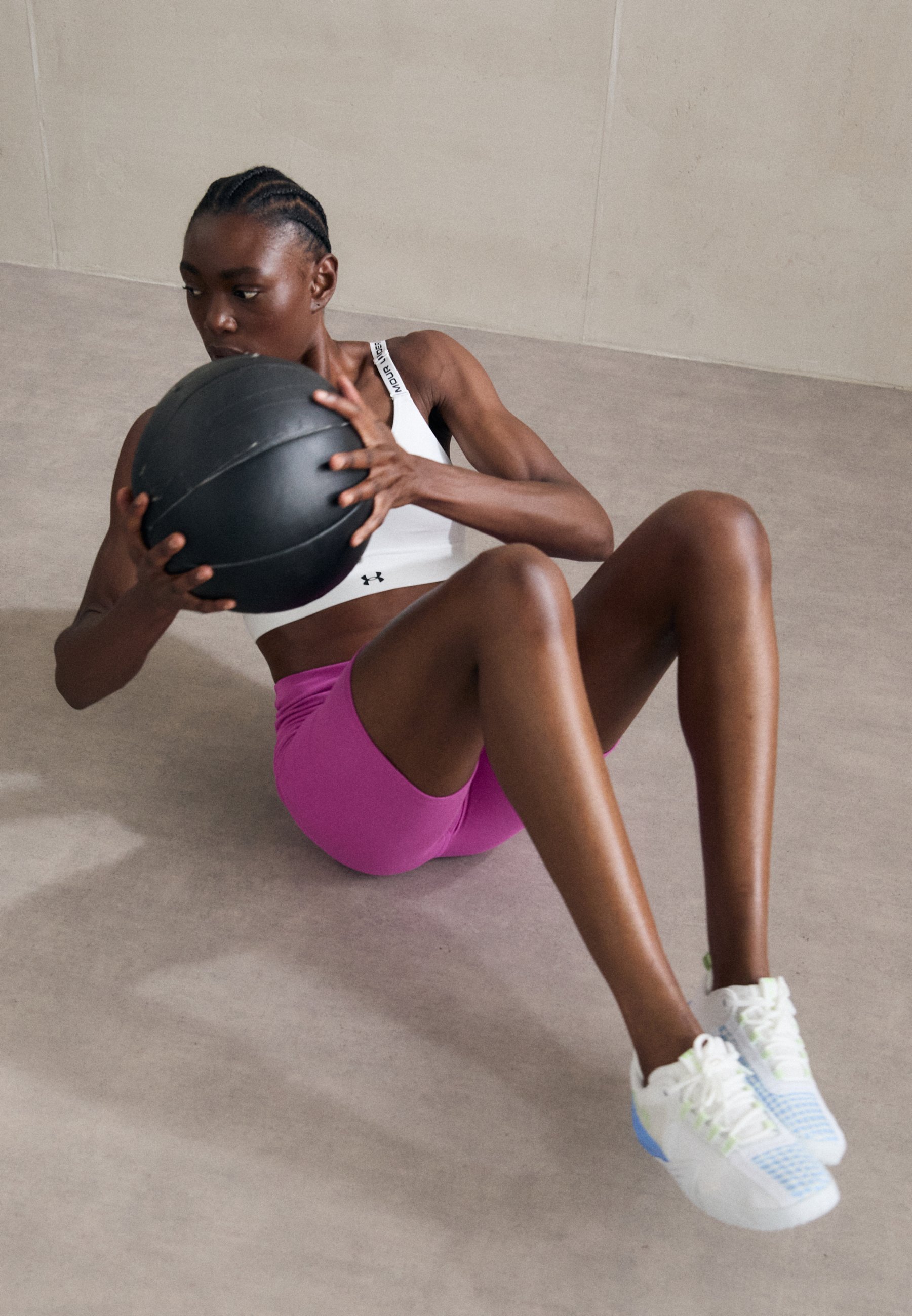 Under Armour INFINITY MID BRA – Sport-BH mit mittlerem Halt – weiß/schwarz