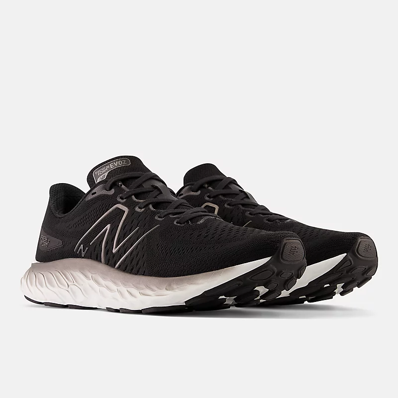 Fresh Foam X EVOZ v3 dla mężczyzn – czarny z metalicznym srebrnym wykończeniem