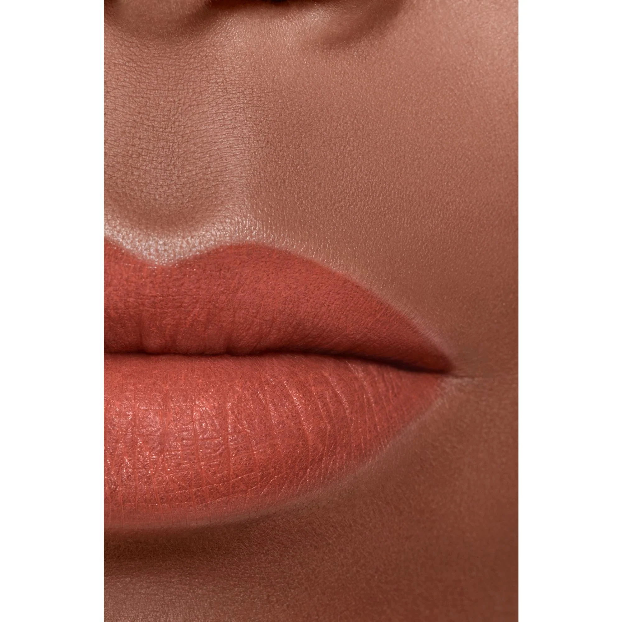 ROUGE ALLURE VELVET - IL ROSSETTO VELLUTATO LUMINOSO