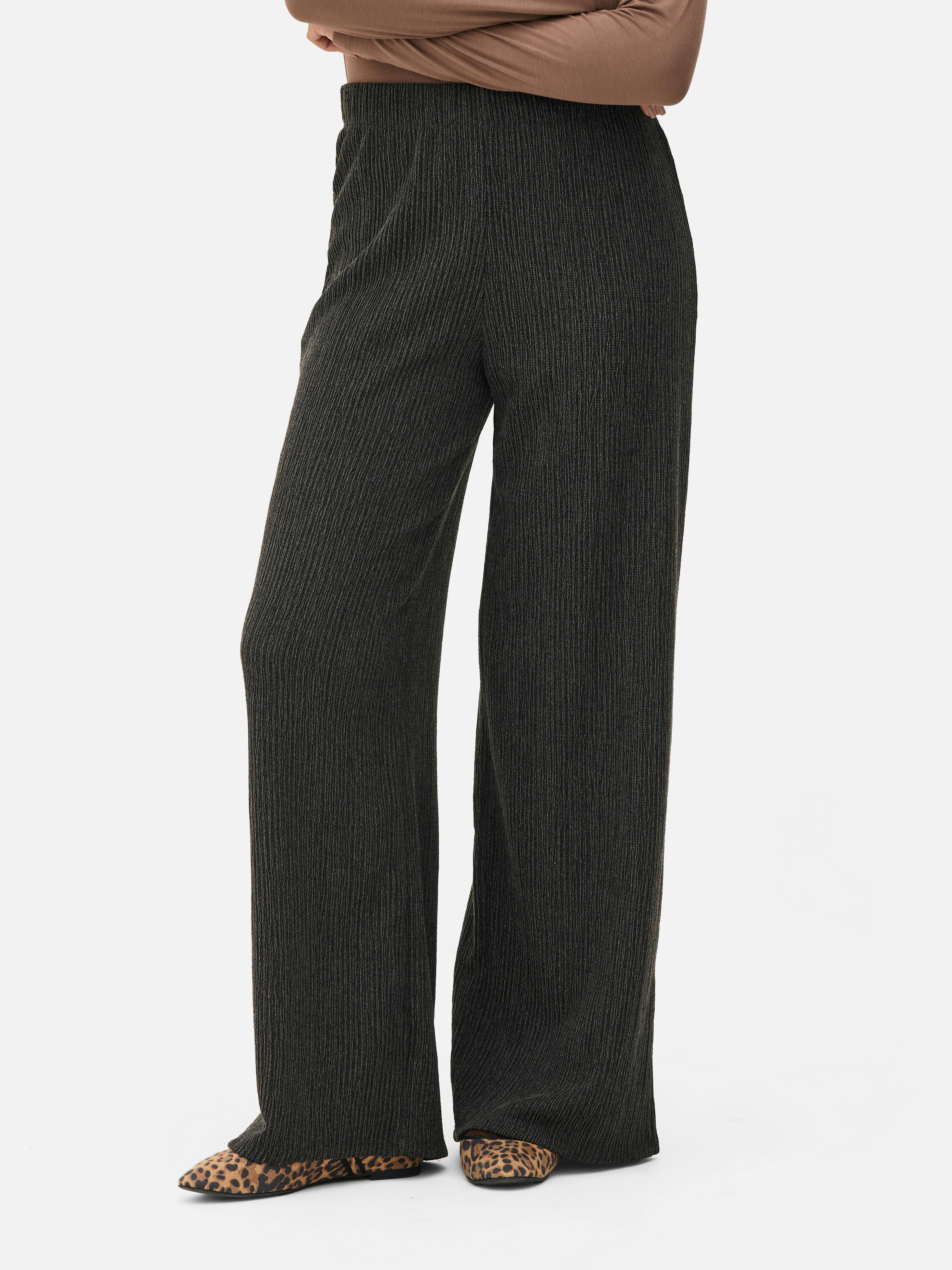 Gathered wide-leg trousers Wide-leg trousers, elastic waistband and gathered texture