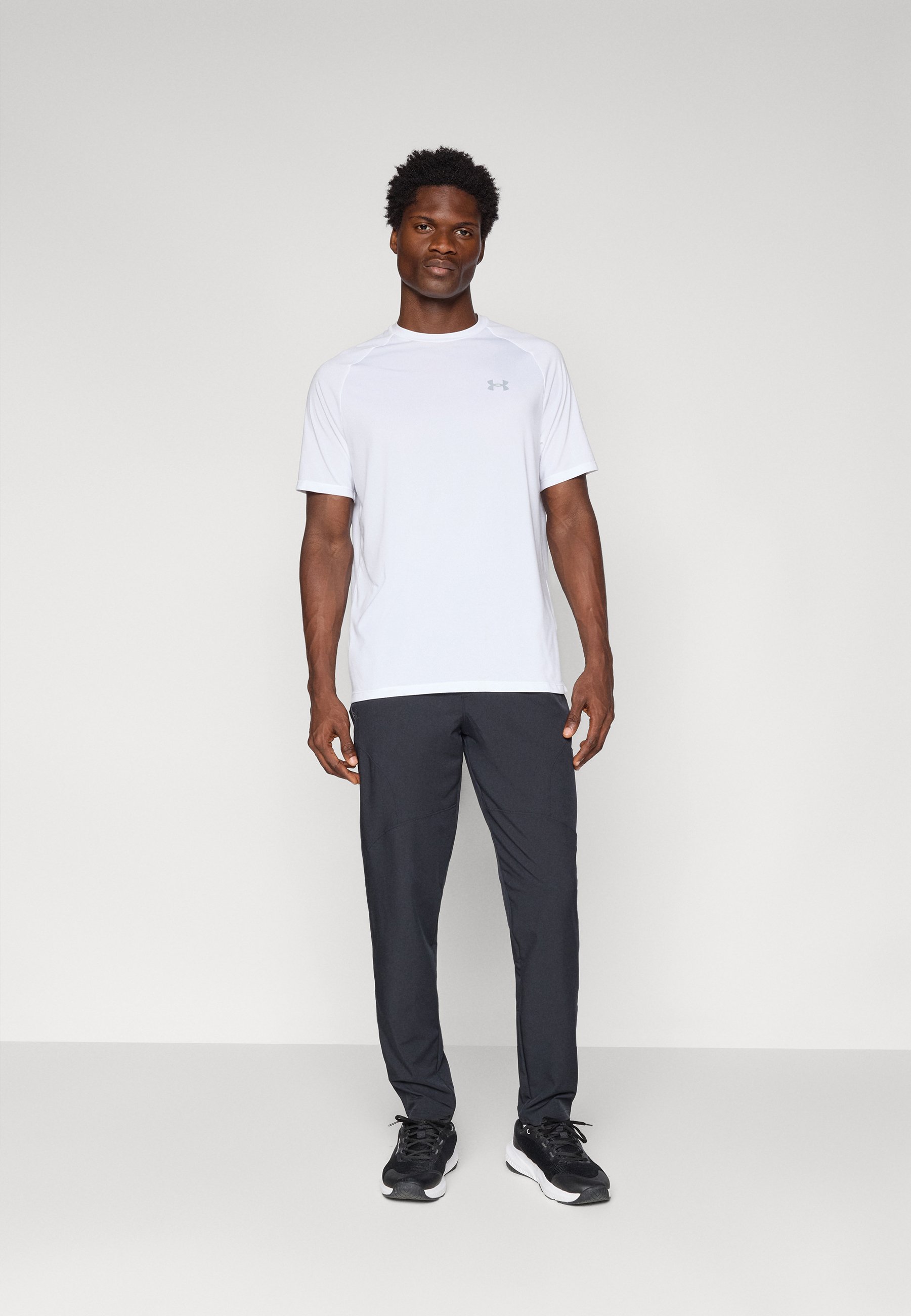 Under Armour UNSTOPPABLE TAPERED PANTS - Trainingsbroek - zwart