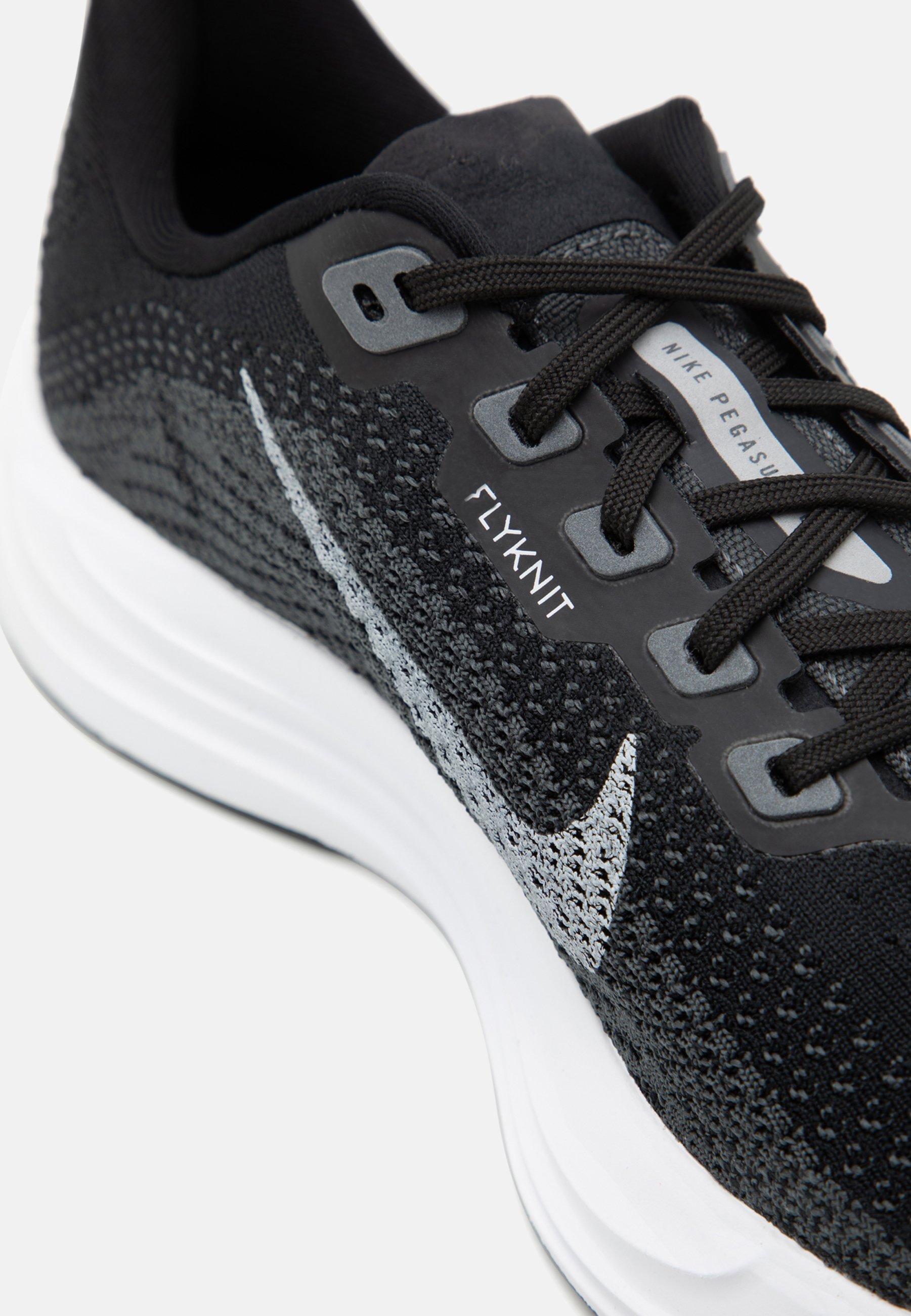 Nike Performance PEGASUS PLUS - Scarpe da corsa su strada - nero/platino puro/antracite/bianco