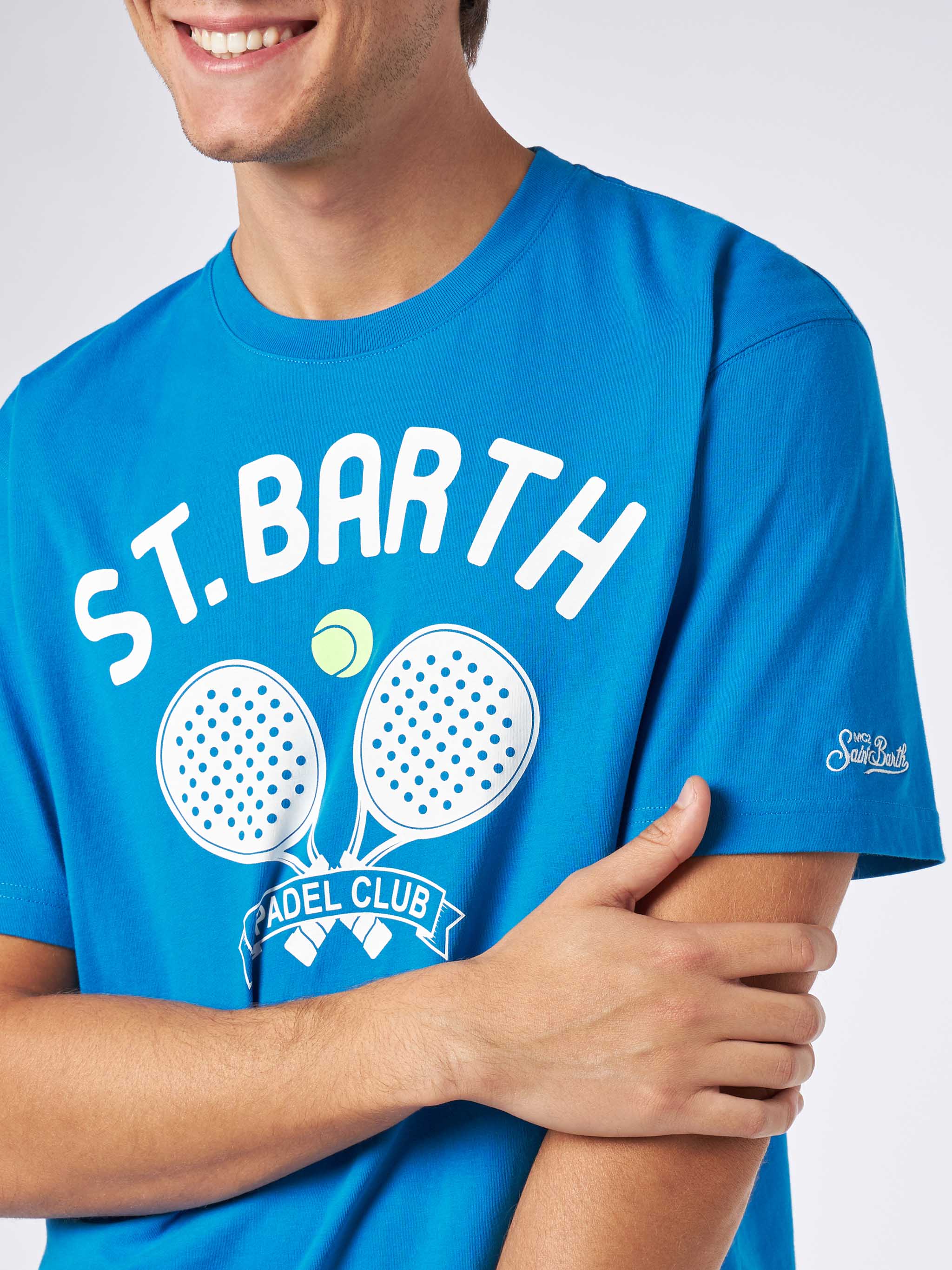 T-shirt van zwaar katoen voor heren met opdruk van de St. Barth padelclub.