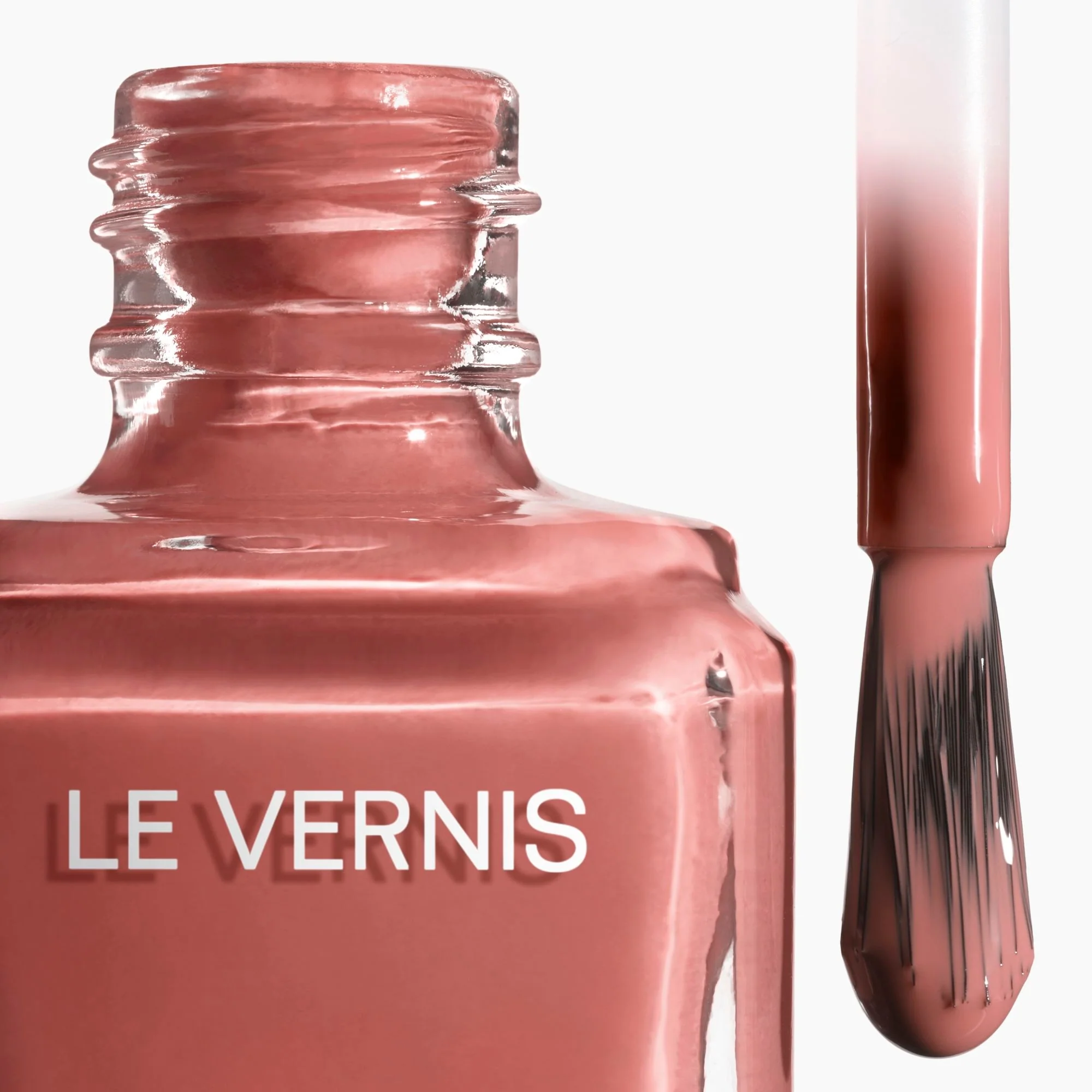 LE VERNIS - COLORE E BRILLANTEZZA LUNGA TENUTA