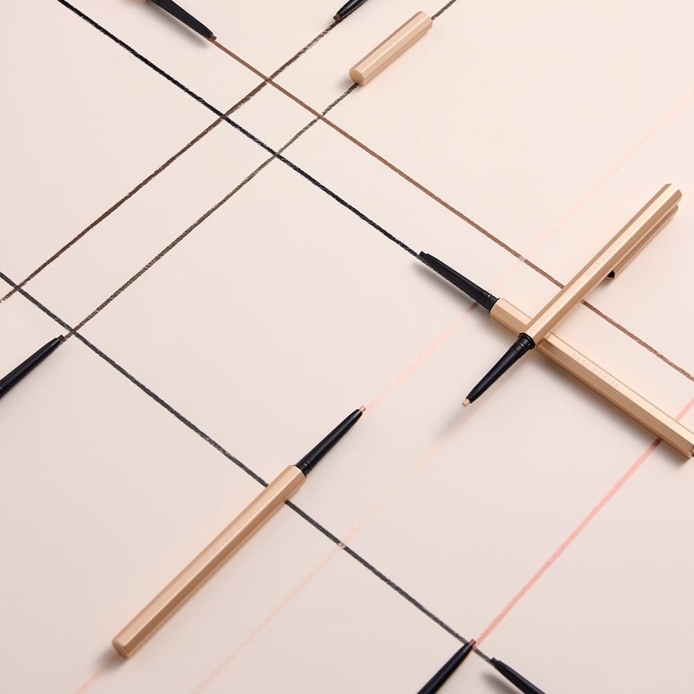 „Dear Dahlia Eyeliner“ tobulai sukurtas akių kontūro pieštukas – 0,1 g