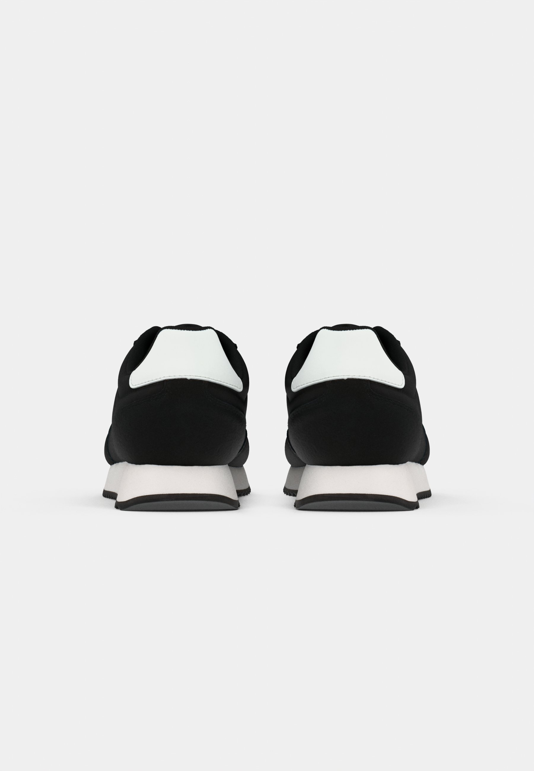 Calvin Klein Jeans RUNNER LACEUP - Sneakers - zwart/helder wit