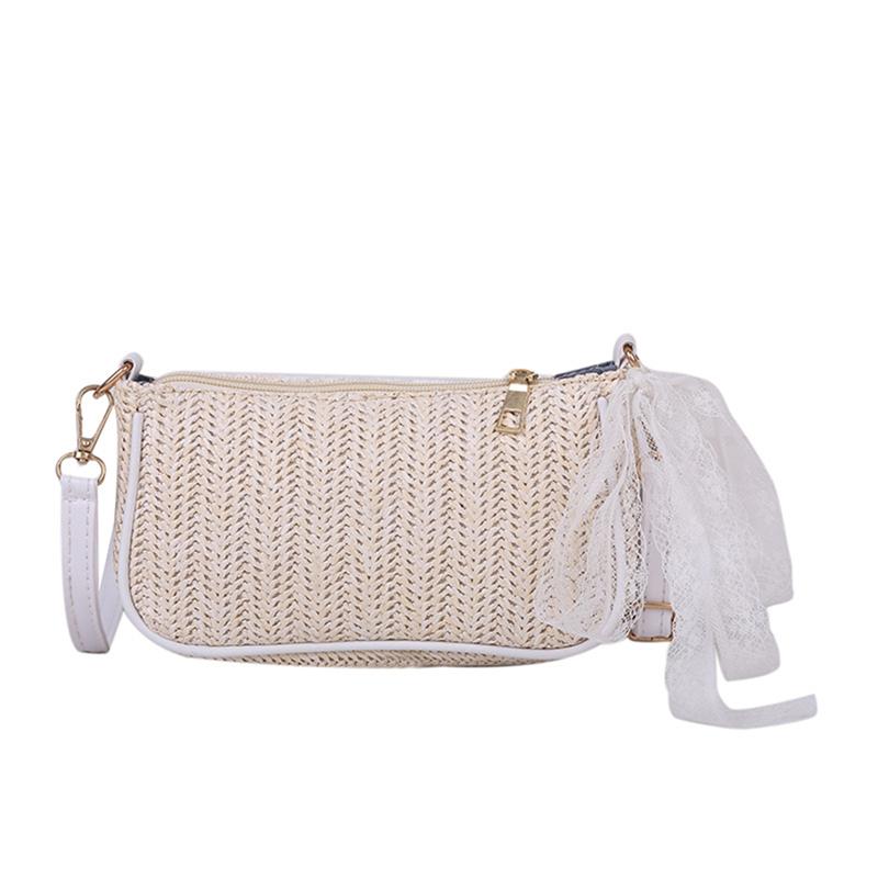Sac de plage d'été tendance 2020 pour femme, en paille tressée et dentelle florale délicate, porté épaule ou bandoulière. Idée cadeau pour les fêtes.