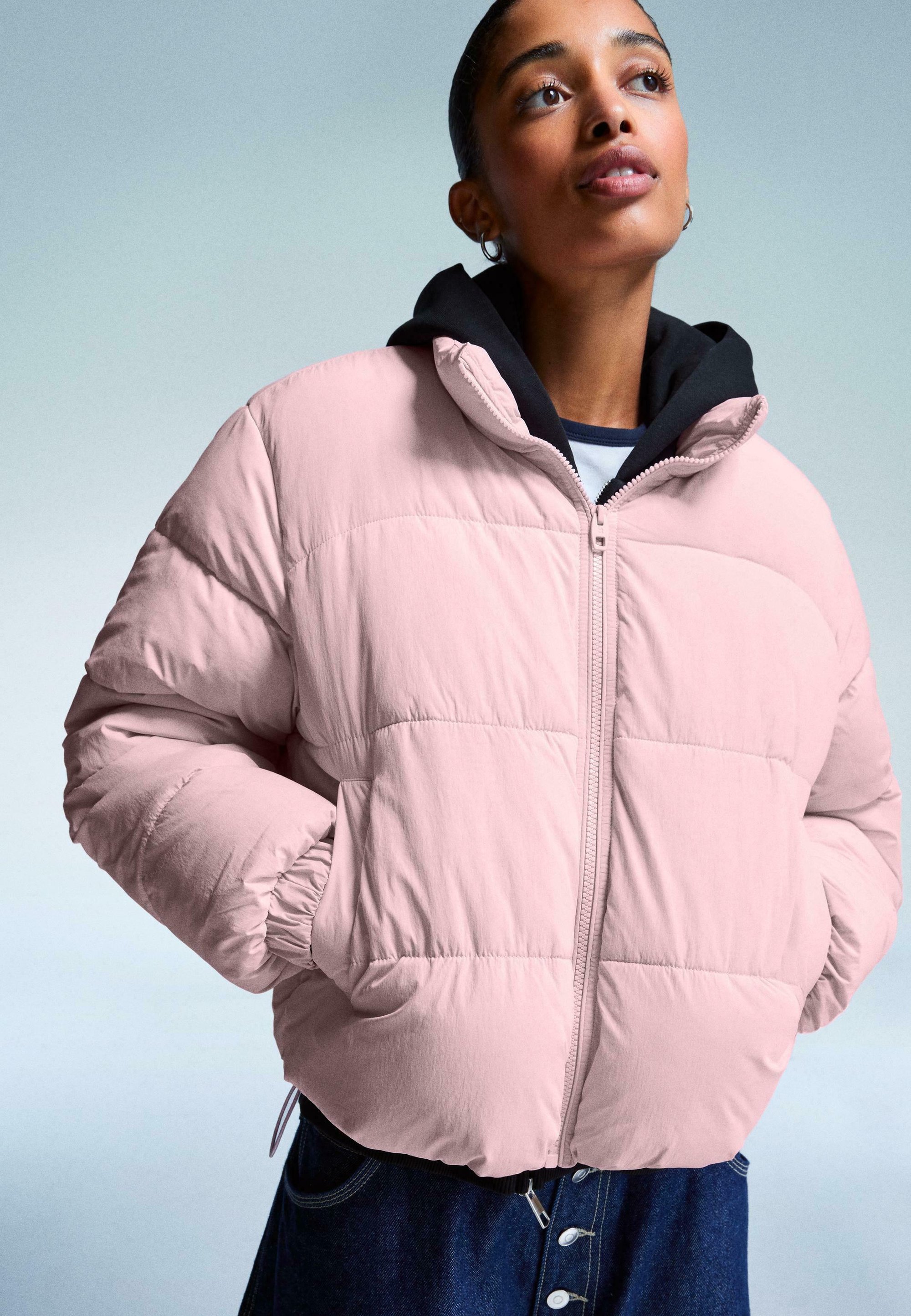Bershka PUFFER - Kurtka zimowa - jasnoróżowa