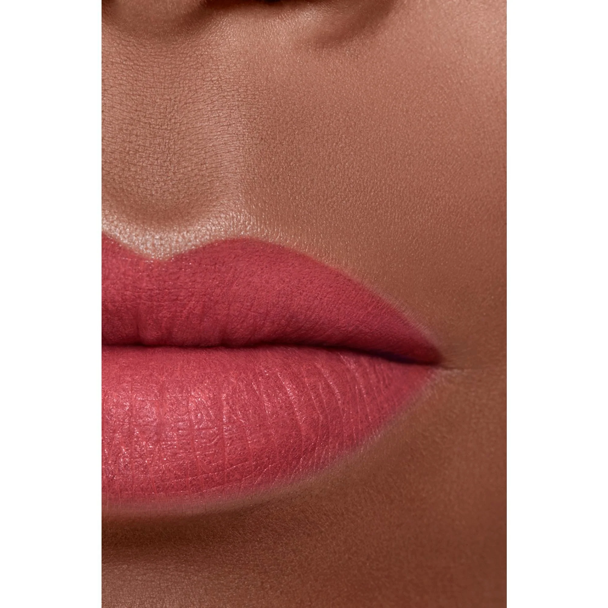 ROUGE ALLURE VELVET - IL ROSSETTO VELLUTATO LUMINOSO