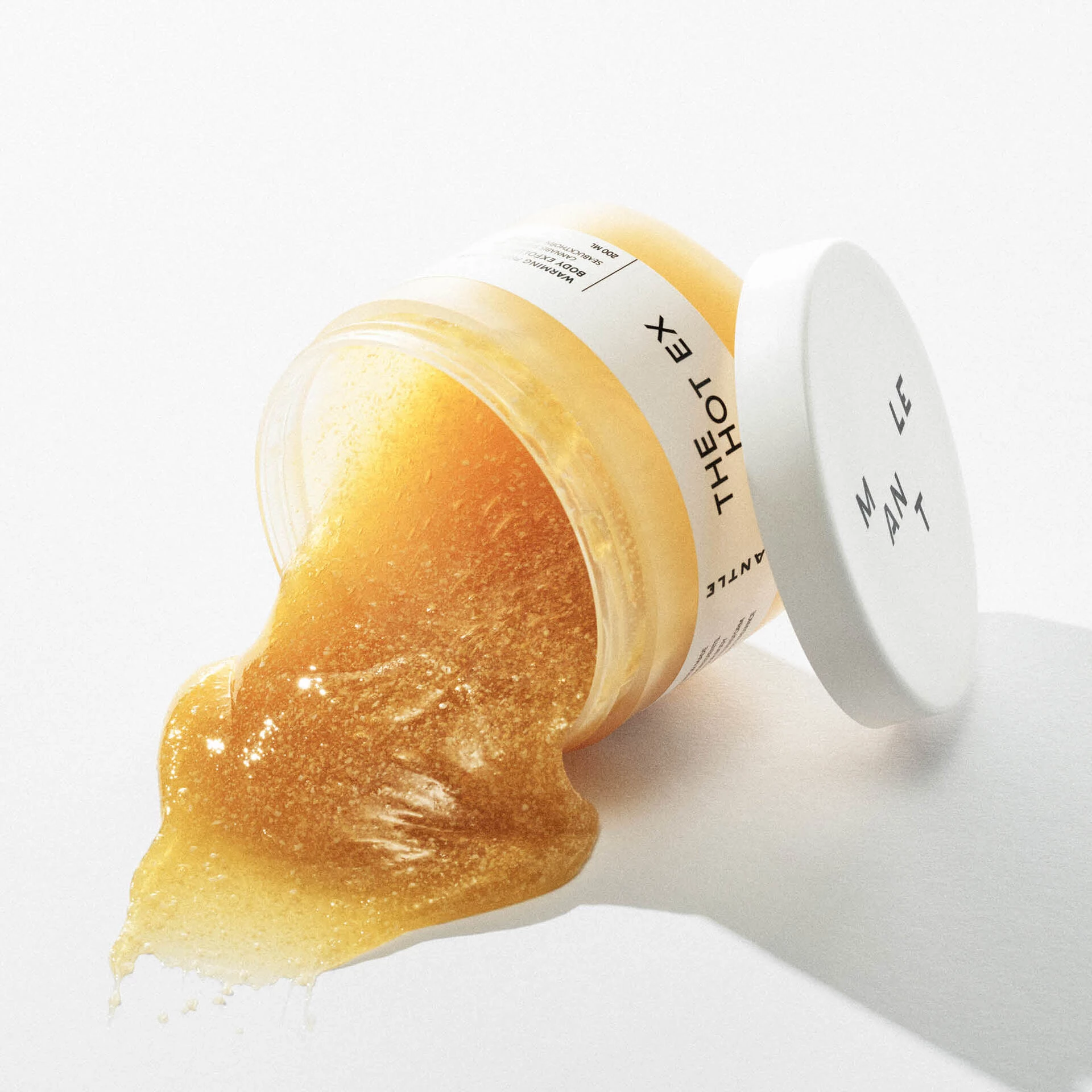 The Hot Ex – Exfoliant corporal încălzitor înainte de duș 150 ml - MANTLE