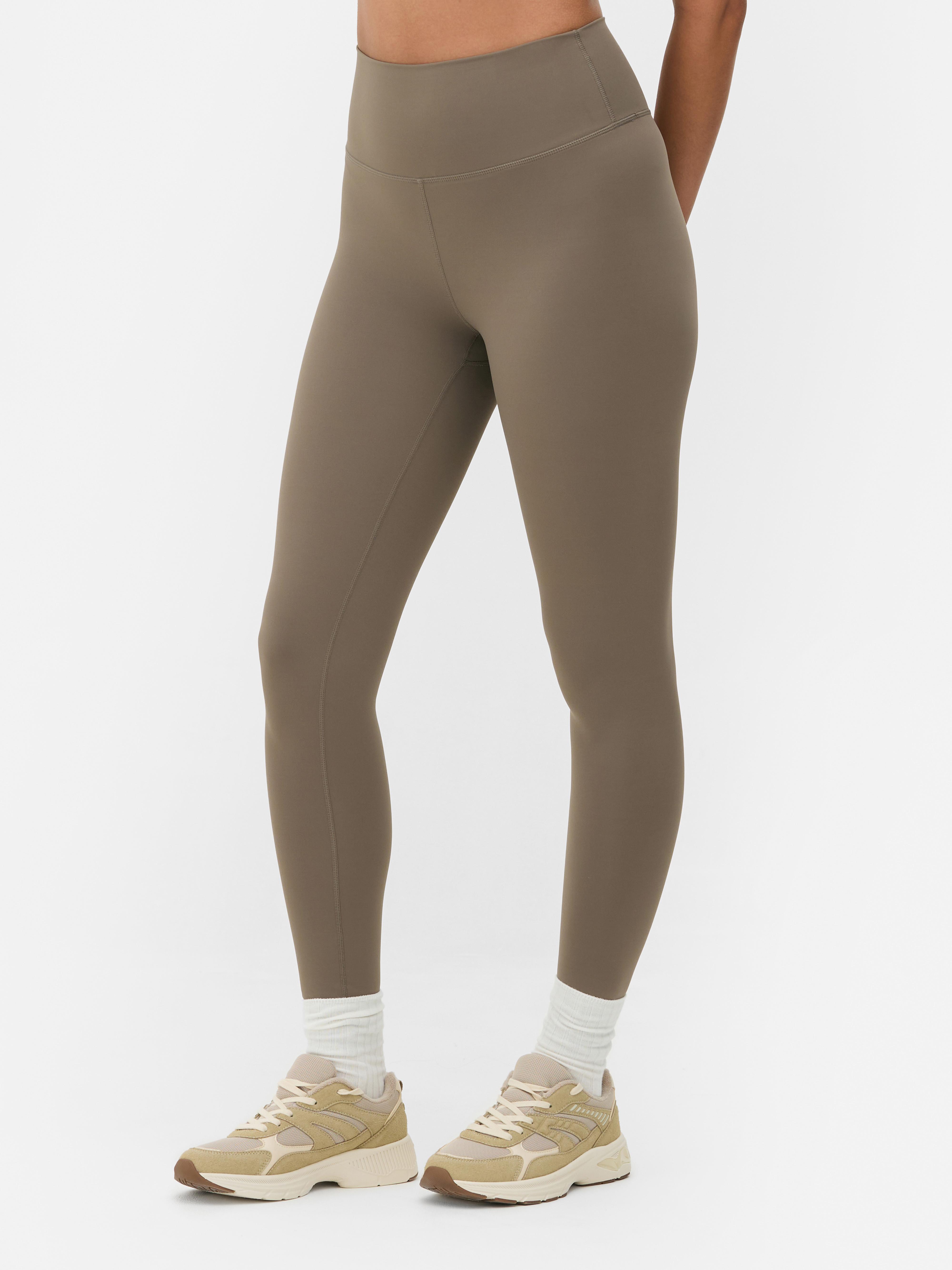 Vajpuha sportleggings Frissítsd fel sportgardróbodat vajpuha, magas derekú leggingsünkkel.