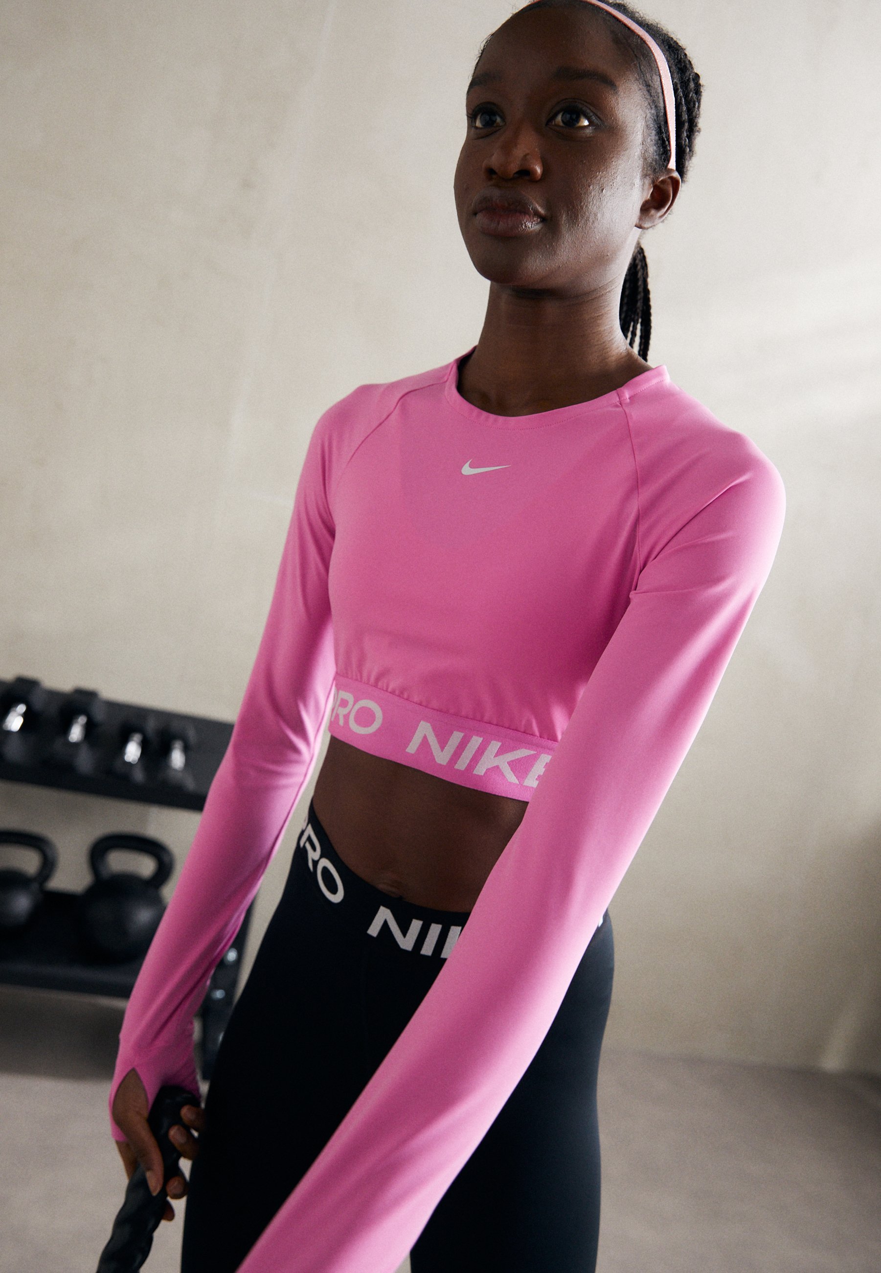 Nike Performance 365 CROP - Top met lange mouwen - speels roze/wit