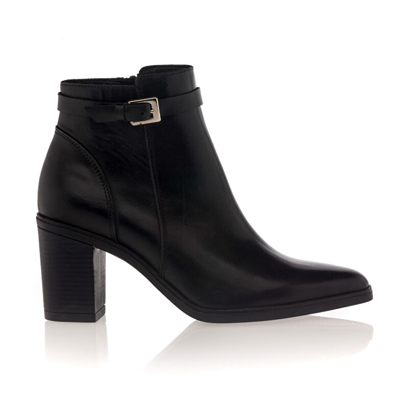 Schwarze Damenstiefel / Stiefeletten