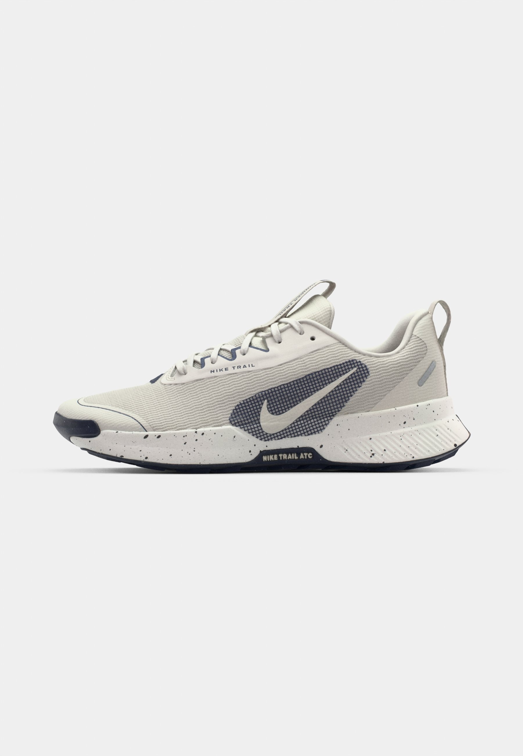 Nike Performance JUNIPER 3 – Trailrunningschuhe – Hellbeige/Mitternachtsblau/Sumpfweiß