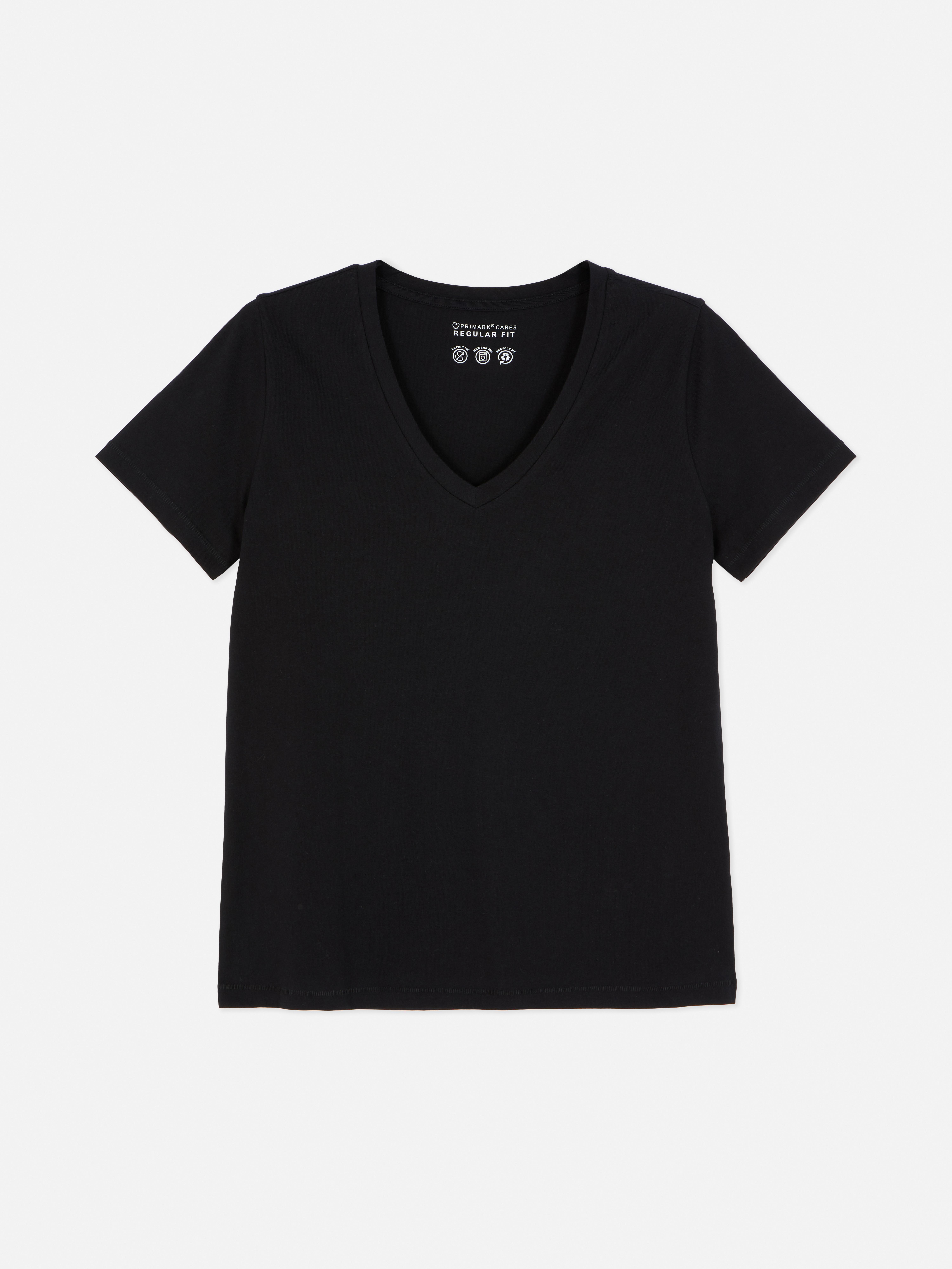 Tricou cu croială regulată și decolteu în V. Acest model cu decolteu în V este o îmbunătățire subtilă a tricoului de bază.