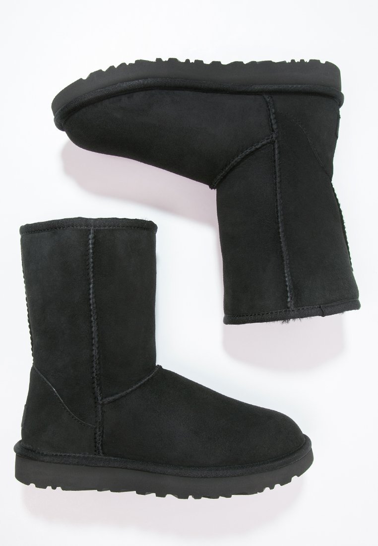 UGG CLASSIC SHORT II - Klassieke enkellaarsjes - zwart
