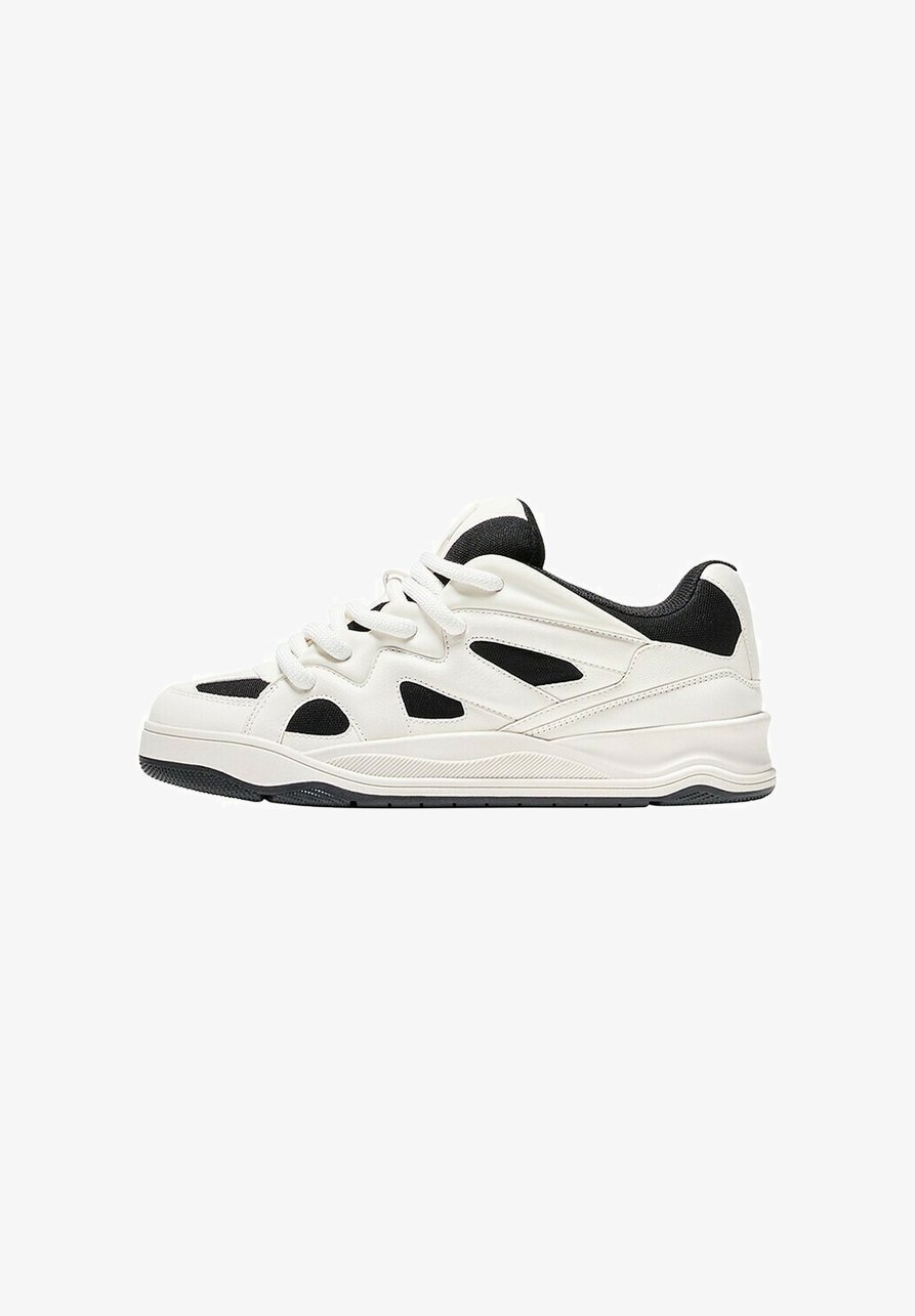 Bershka CONTRAST - Skateschoenen - wit zwart