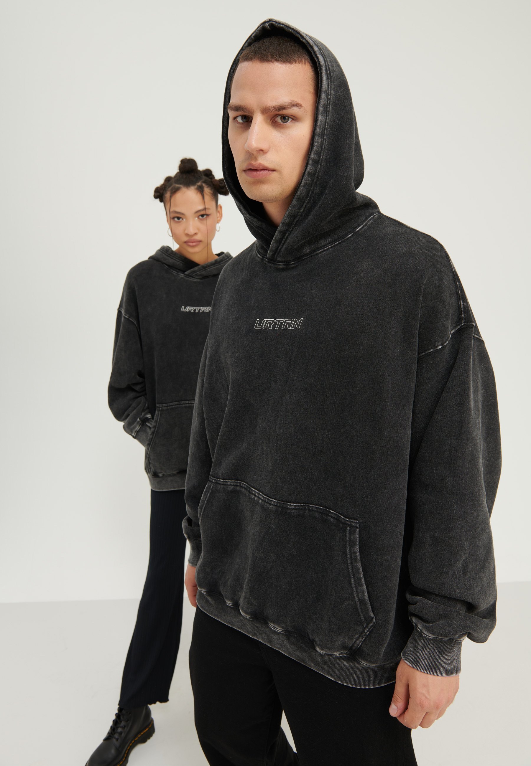 Felpa con cappuccio YOURTURN UNISEX - nera