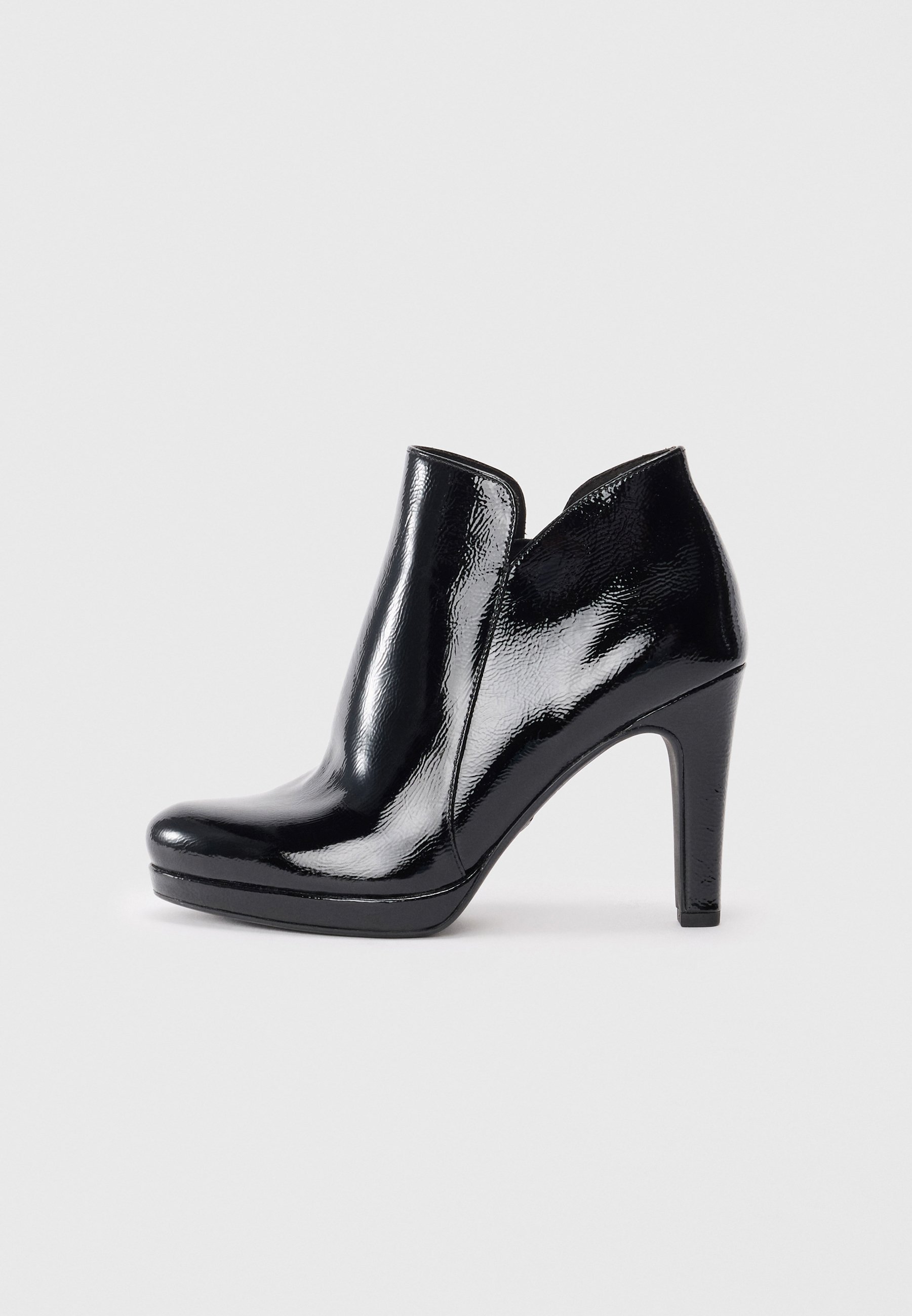 Botas de cano curto com salto alto Tamaris - pretas