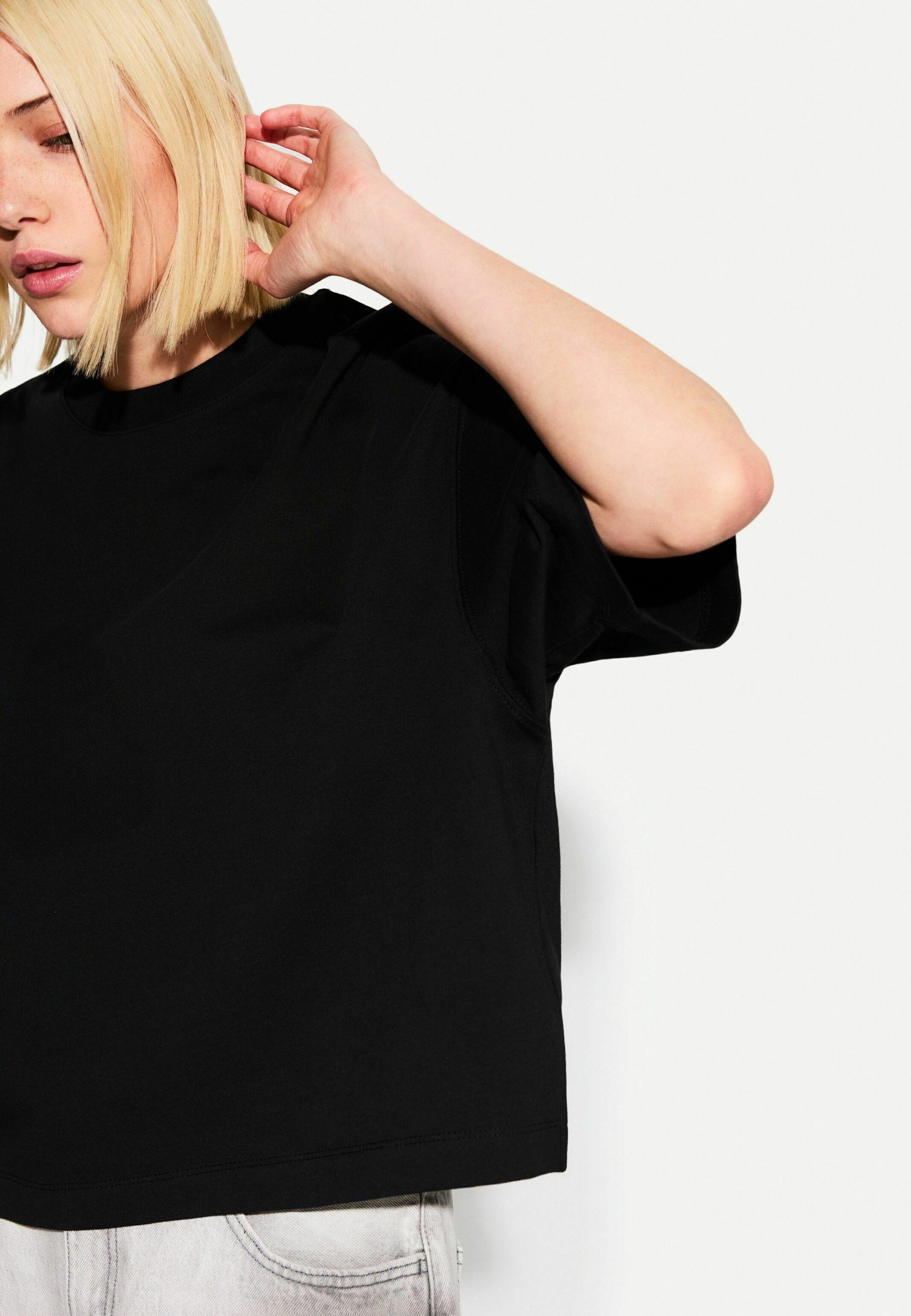 Bershka HEAVY BOXY FIT KRÓTKI RĘKAW - Koszulka basic - czarna