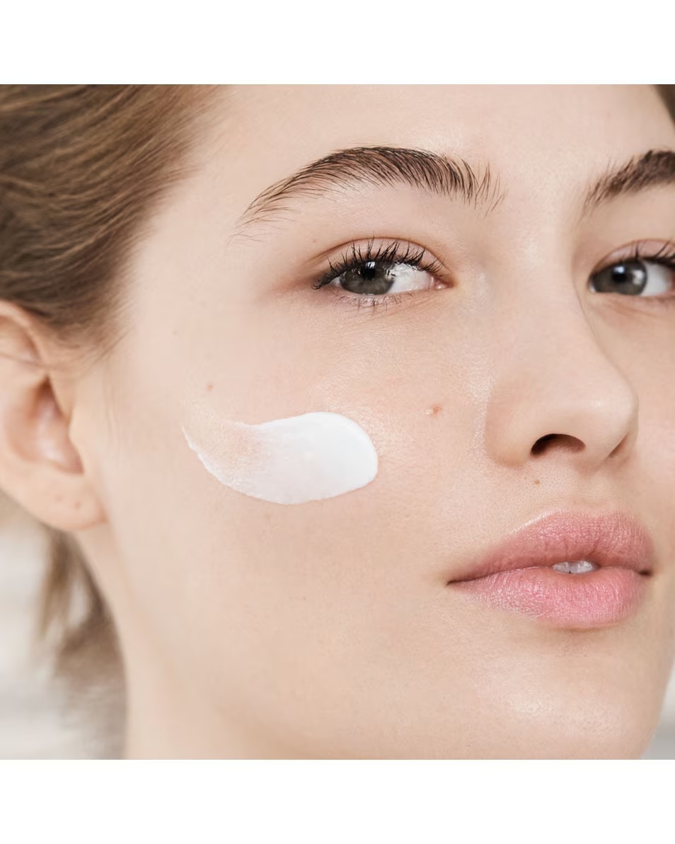 ESTÉE LAUDER DAYWEAR Cremă hidratantă antioxidantă multiprotecție 24H SPF15