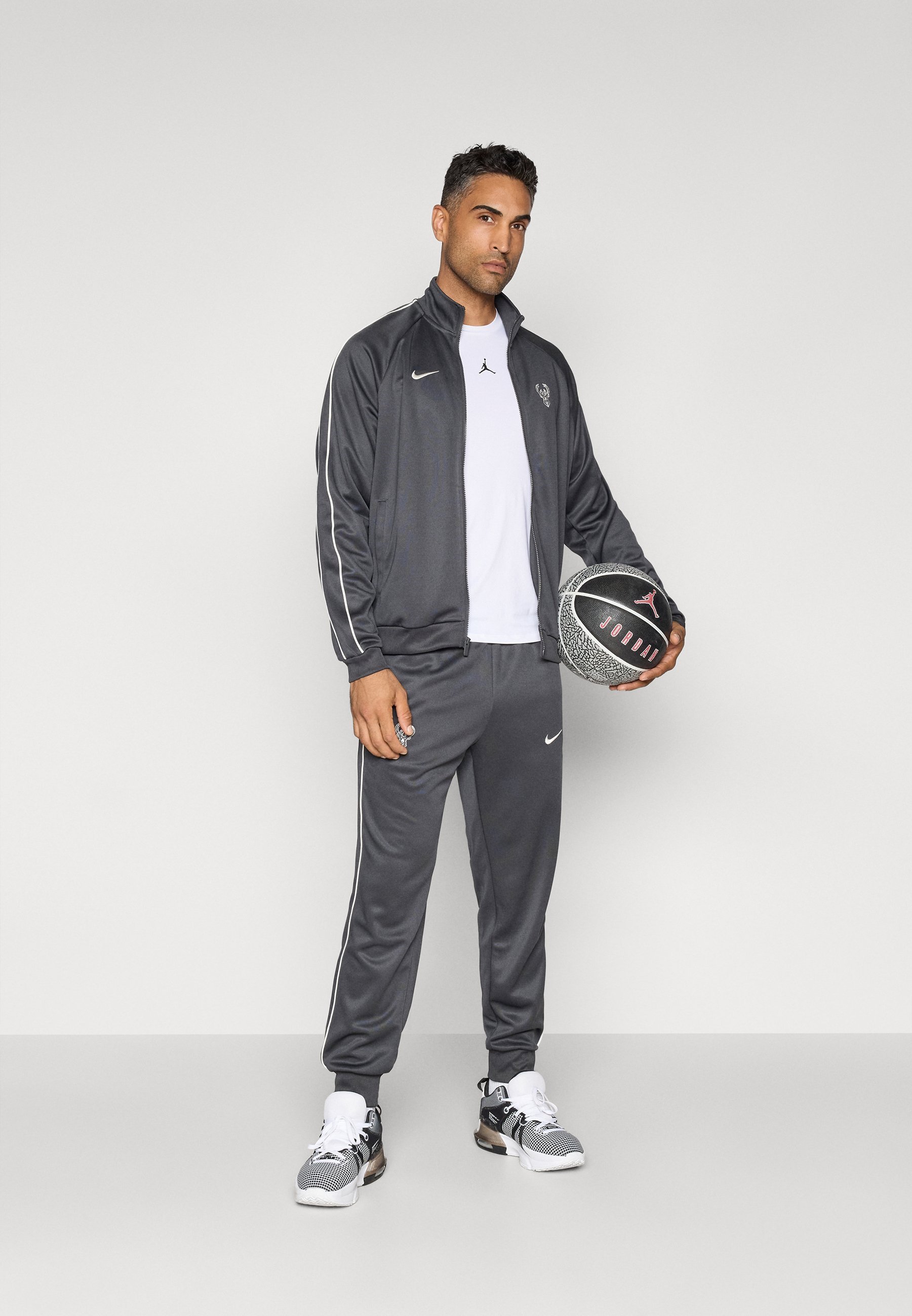 Nike Performance MILWAUKEE BUCKS CLUB SET - Klubbklær - antrasitt/sail