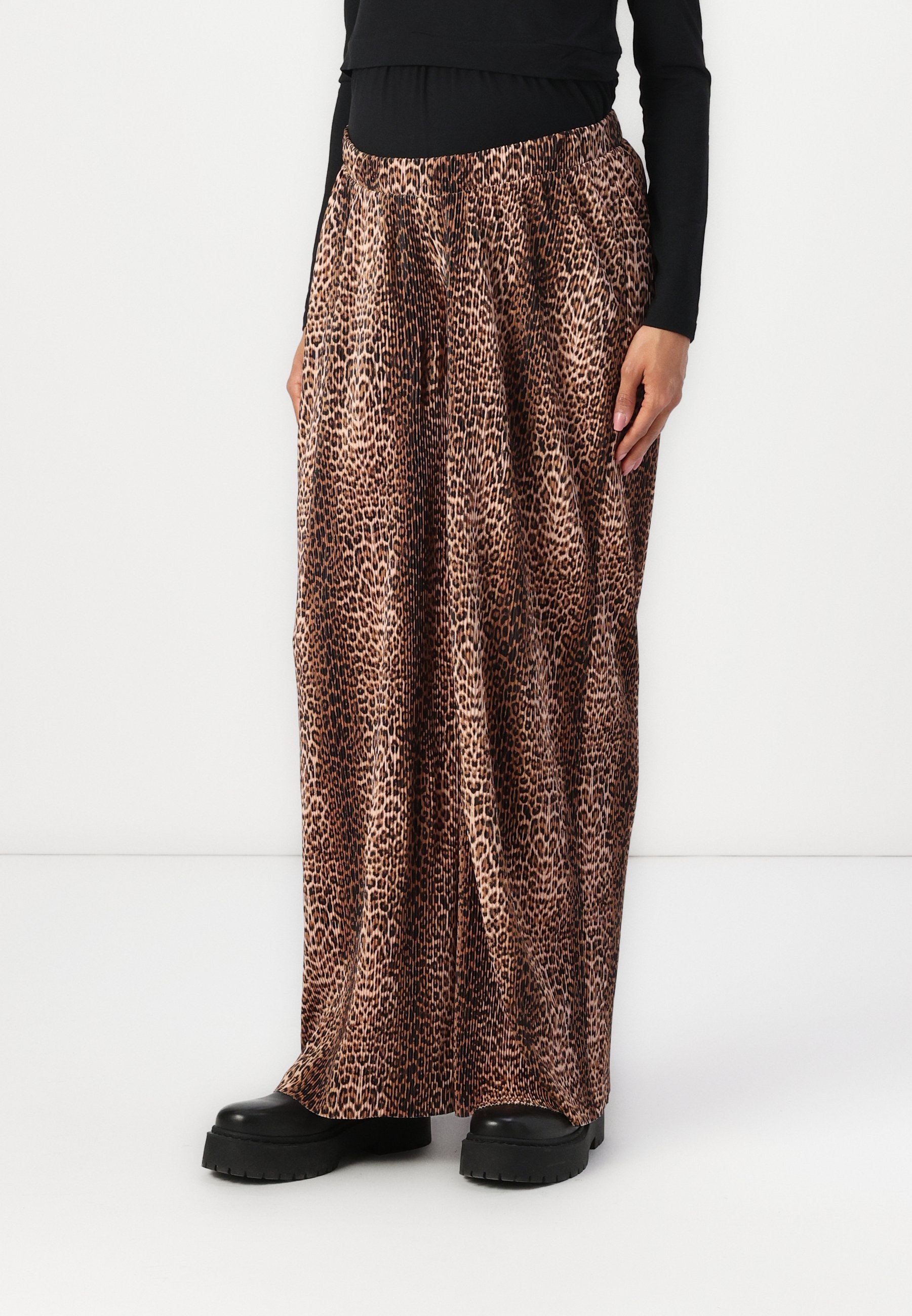 MAMALICIOUS MLAURA PLISSE PANTS - Pantaloni - neri
