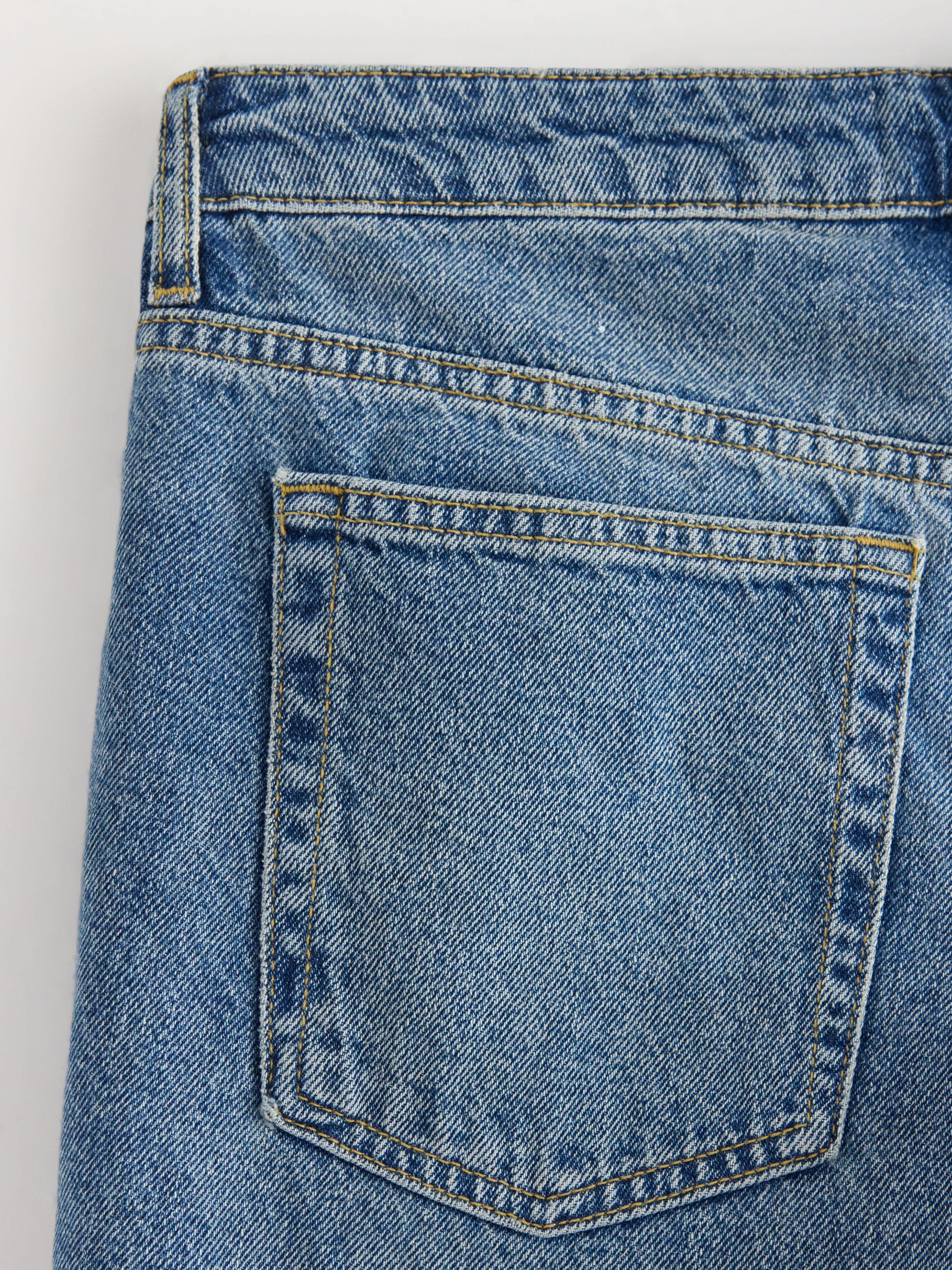 Calça jeans reta de cintura baixa, azul denim.