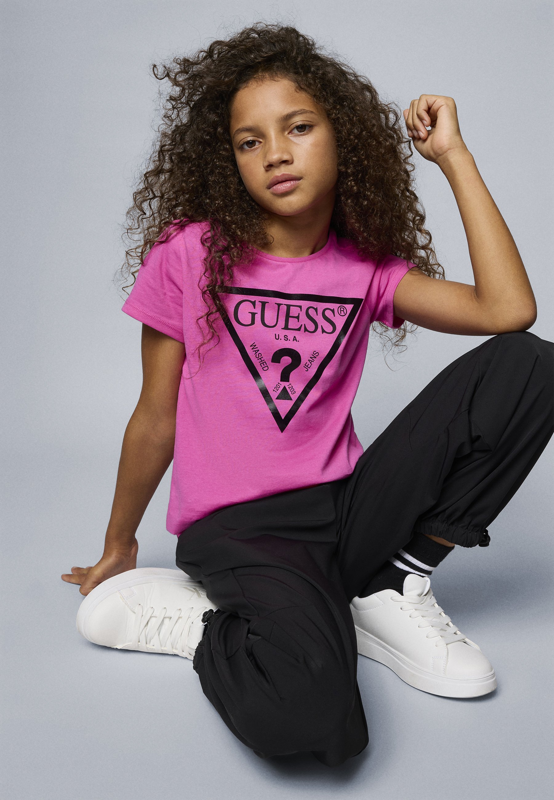Guess CORE JUNIOR - T-shirt met print - roze trip