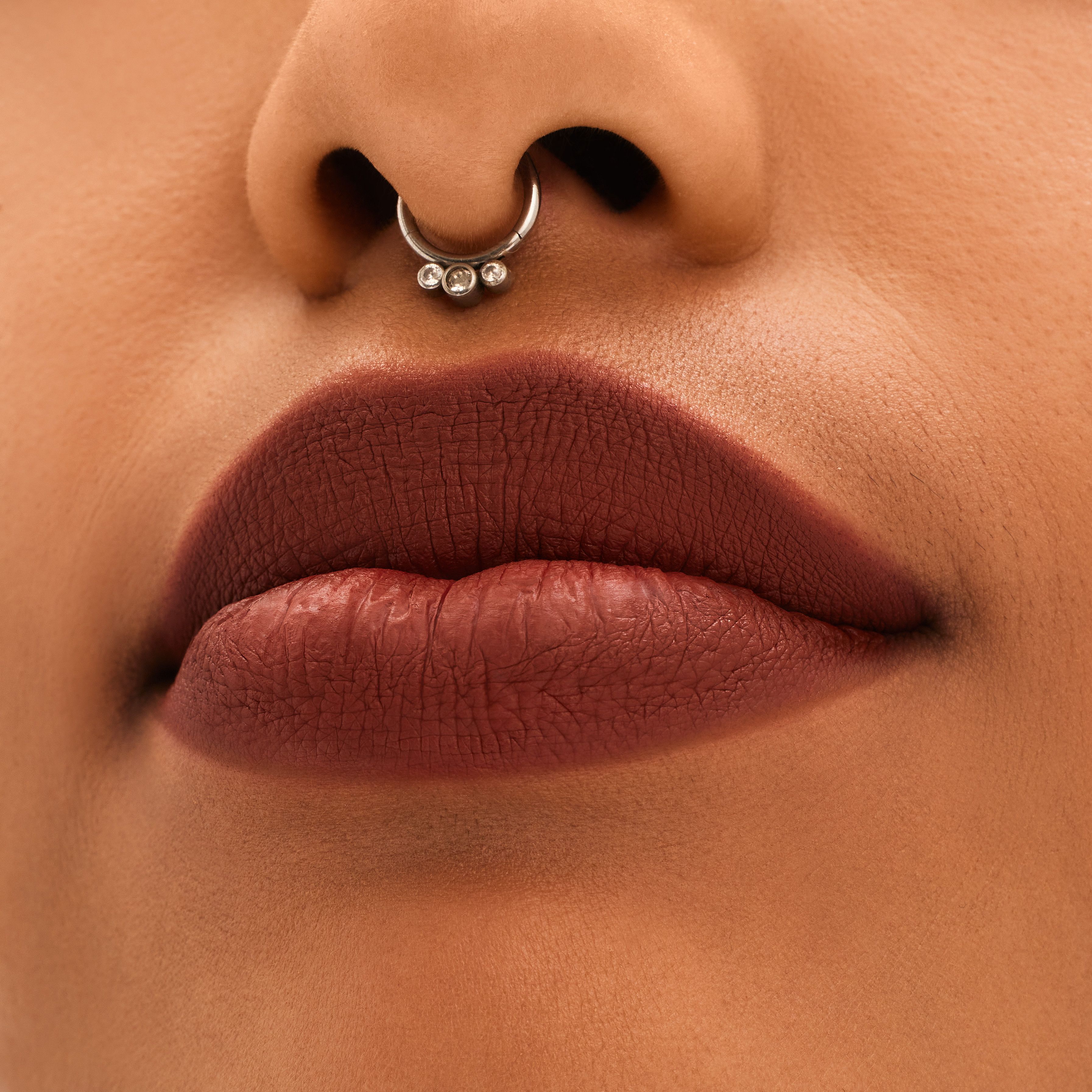 Locked Kiss 24h ilgstoša matēta lūpu krāsa Luksusa lūpu krāsas