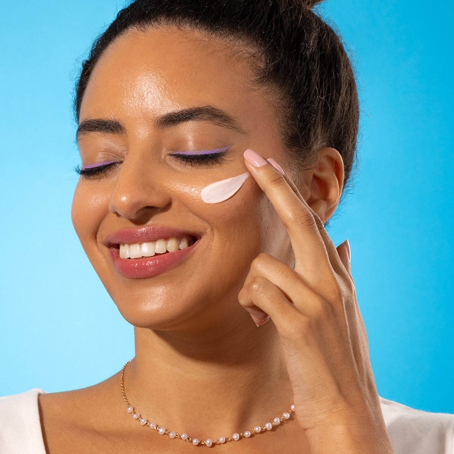 „Sand & Sky“ apsauginis kremas nuo saulės, tonuotas švytėjimo suteikiantis pagrindas SPF 30 – 60 ml