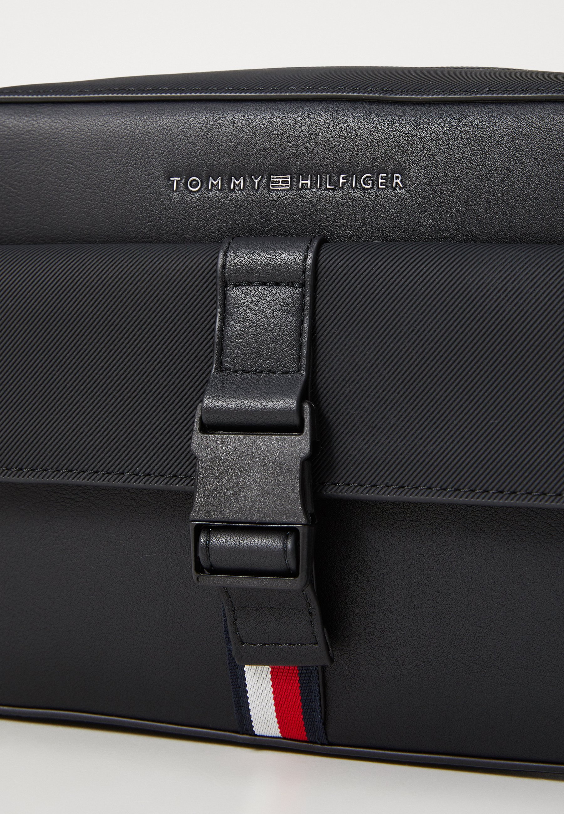 Tommy Hilfiger FOUNDATION REPORTER - Umhängetasche - schwarz