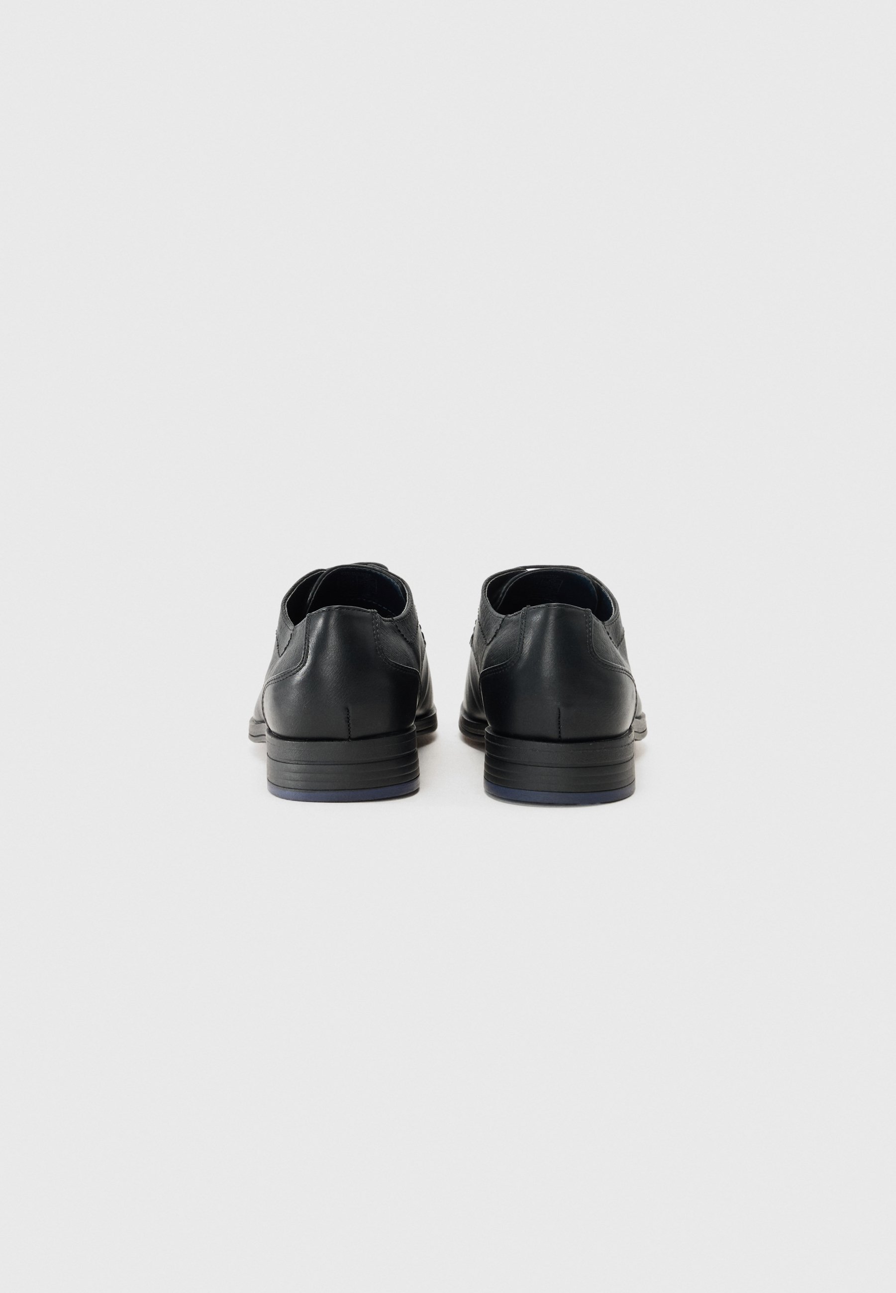 Šněrovací boty Pier One Smart - černé